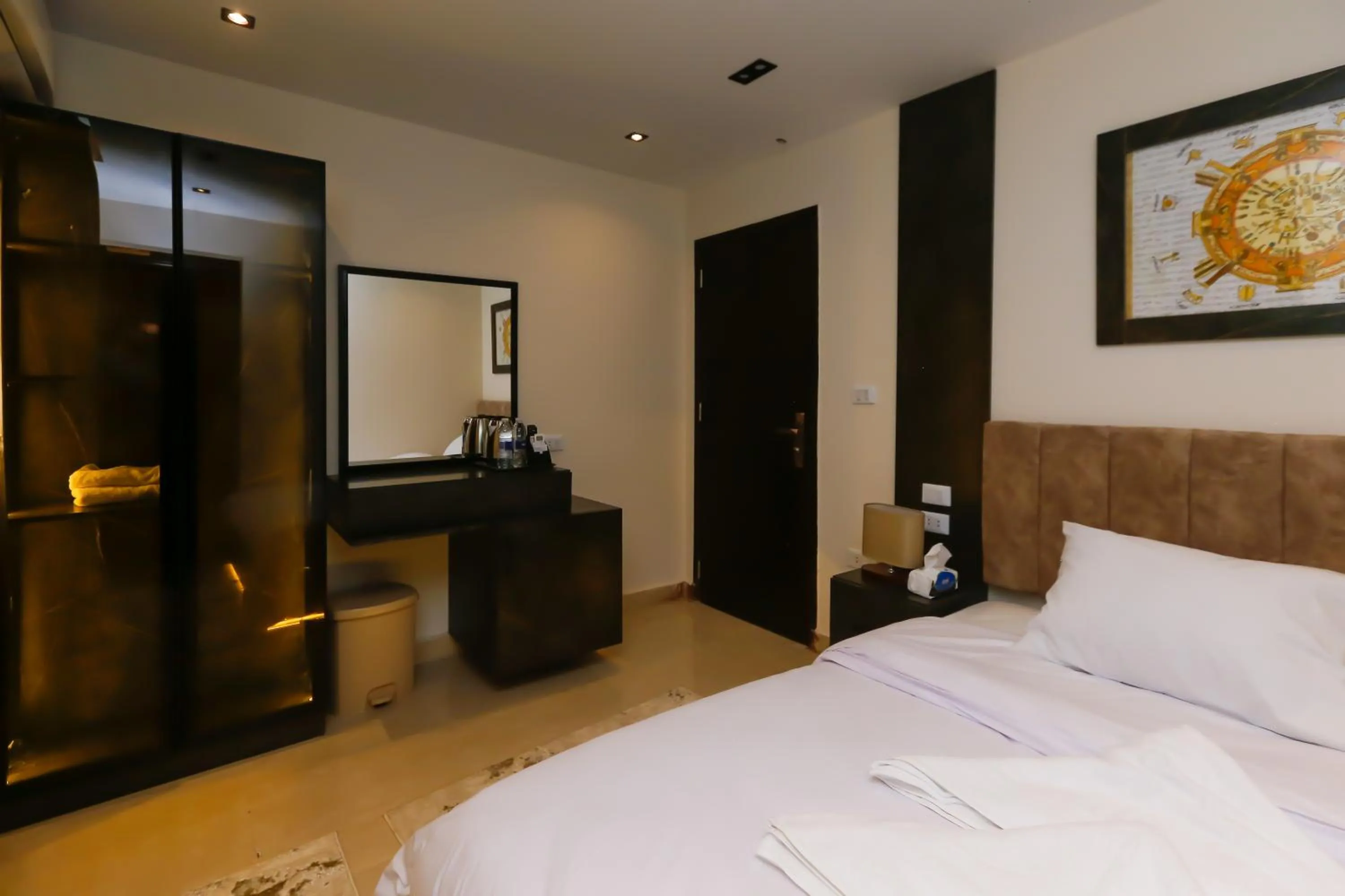 Bedroom, Bed in Crowne Pyramids View inn