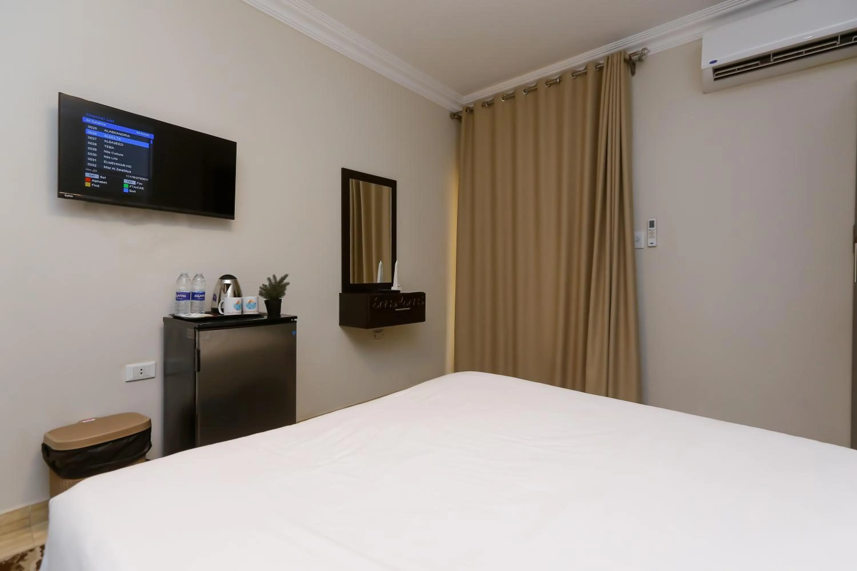 Bedroom, Bed in Crowne Pyramids View inn