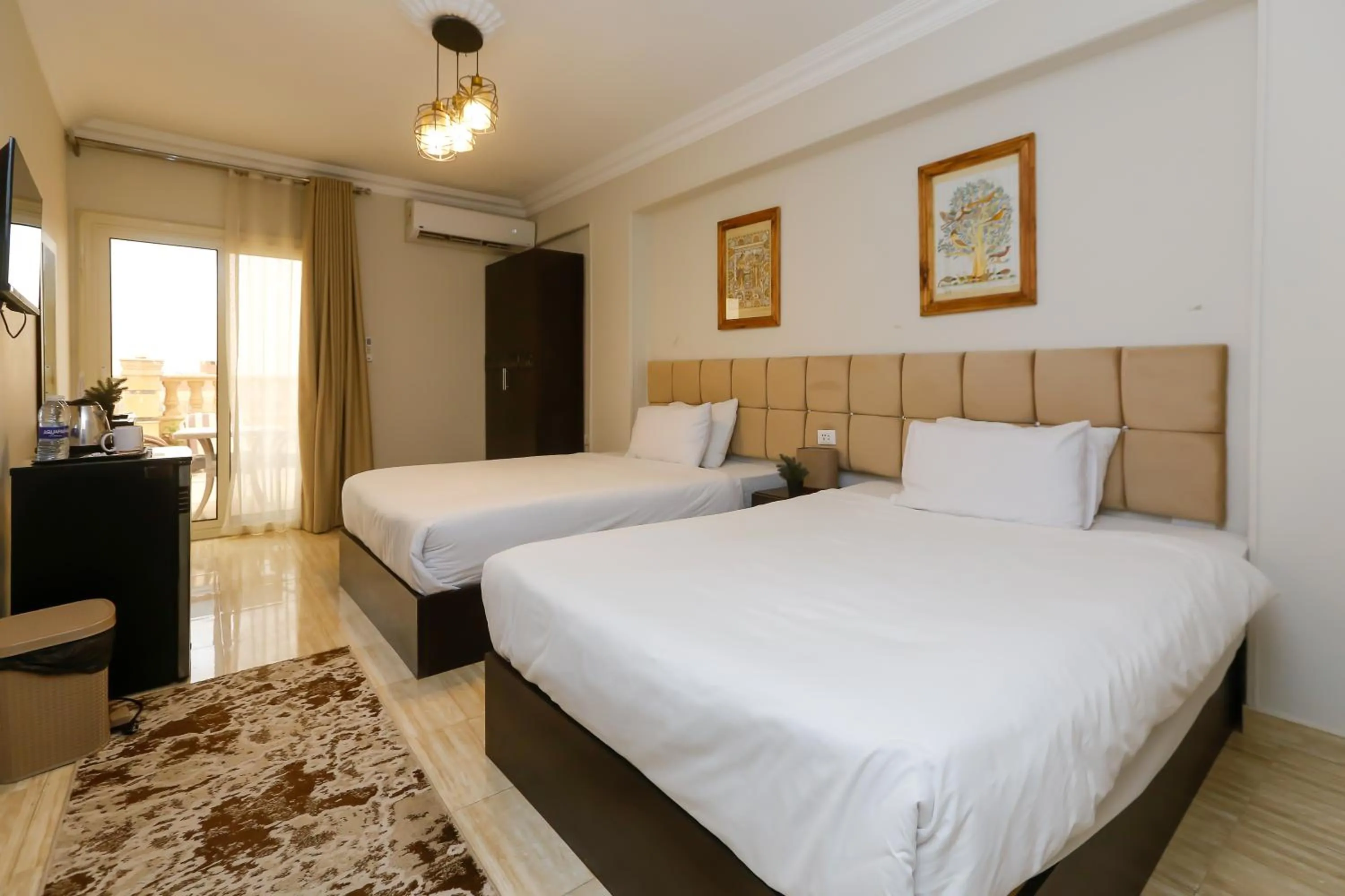 Bedroom, Bed in Crowne Pyramids View inn