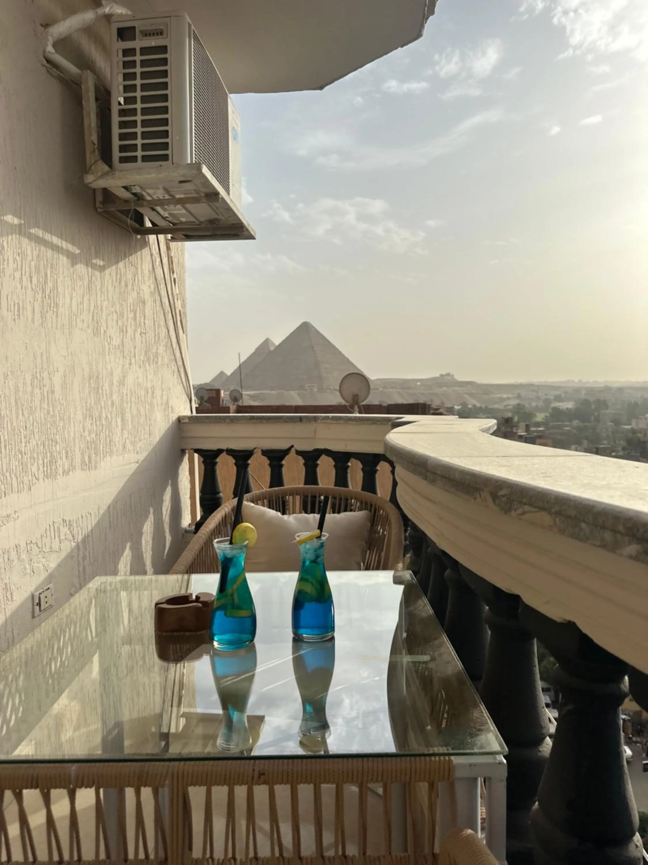 Patio in Crowne Pyramids View inn