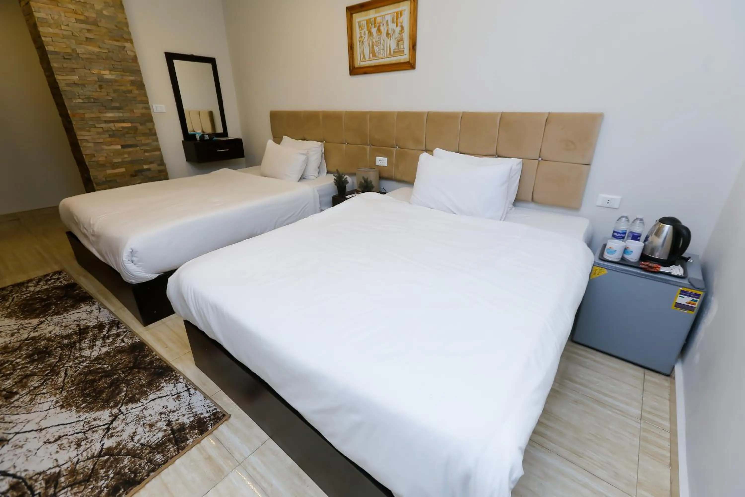 Bedroom, Bed in Crowne Pyramids View inn