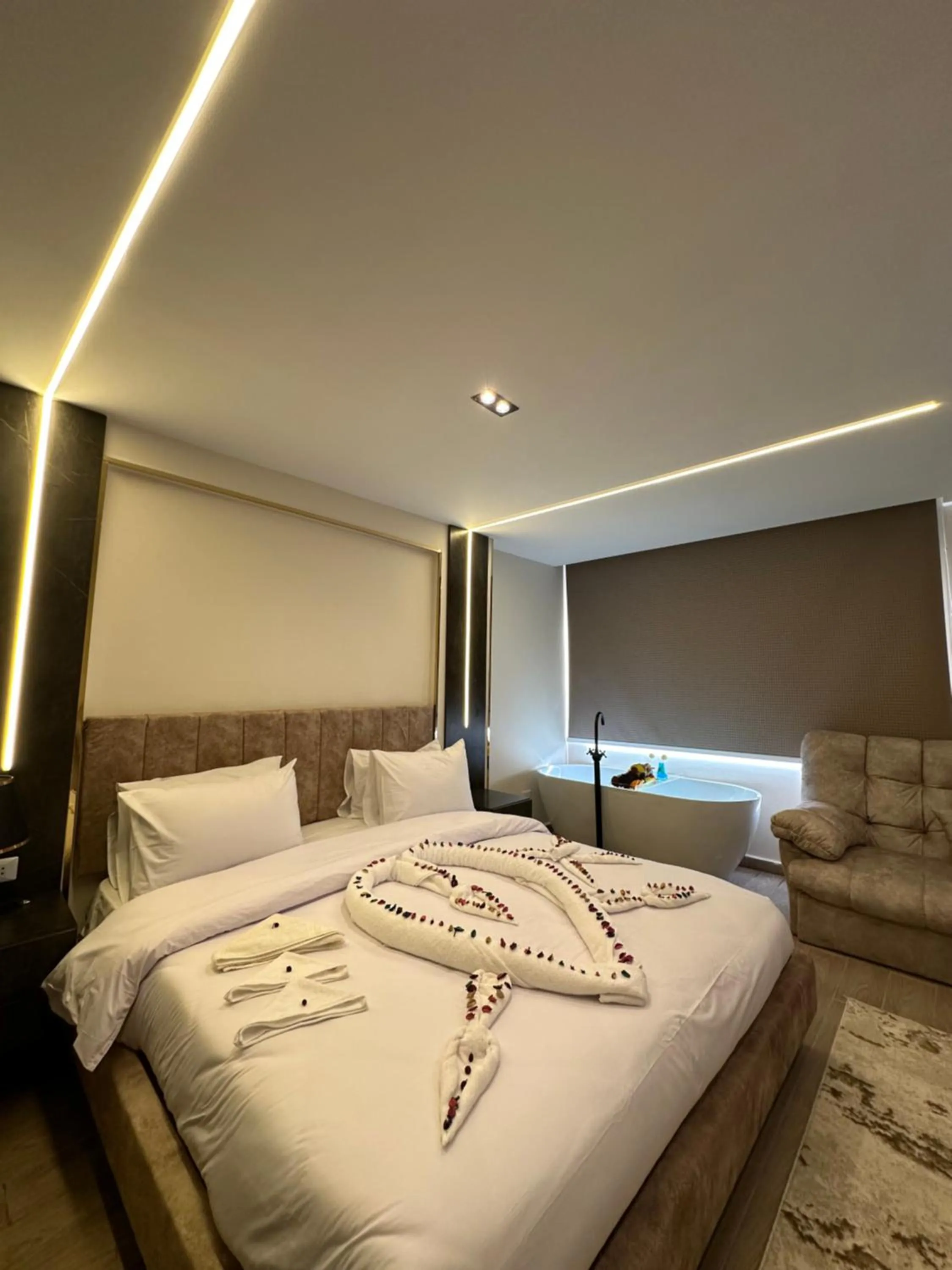 Bed in Crowne Pyramids View inn