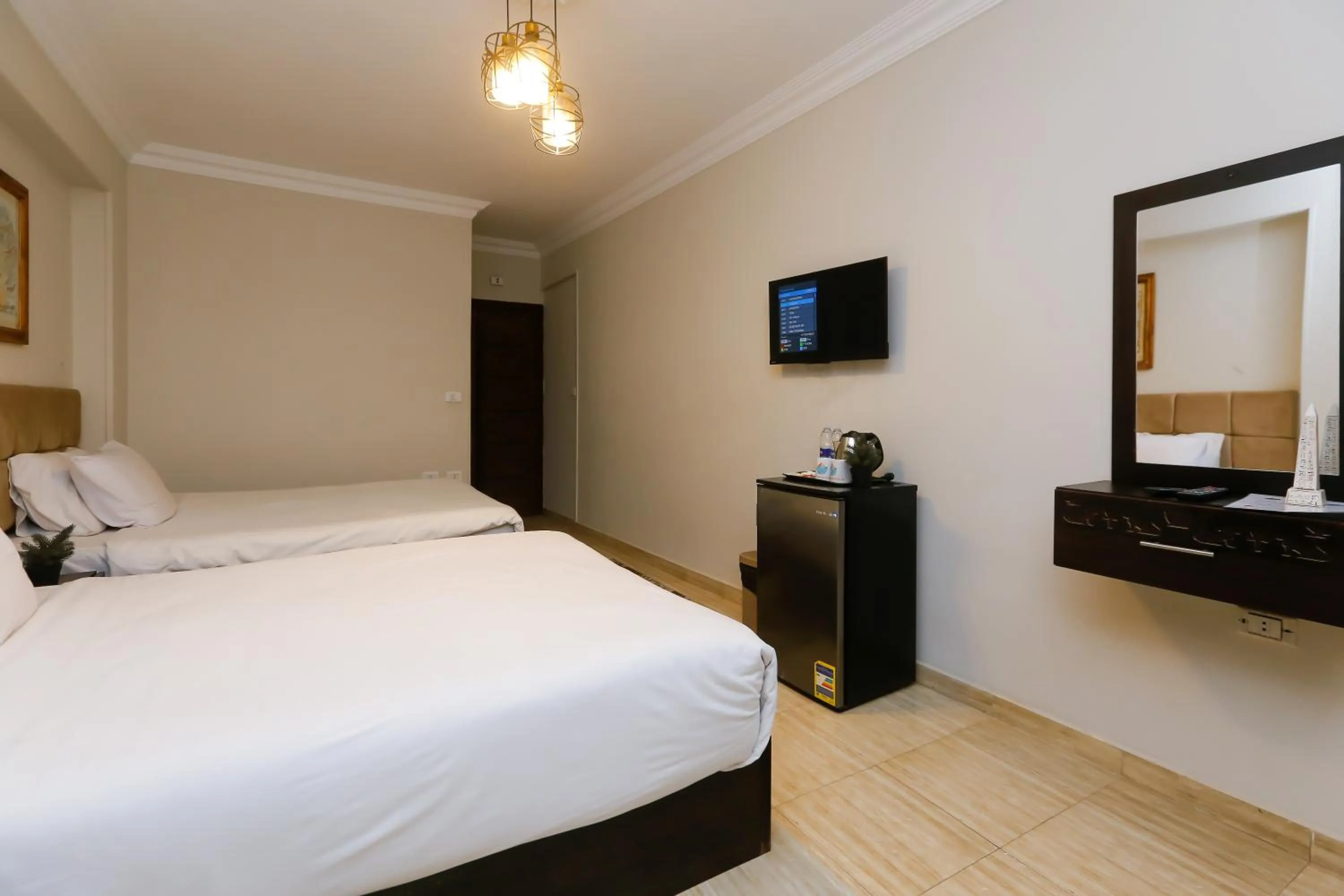 Bedroom, Bed in Crowne Pyramids View inn