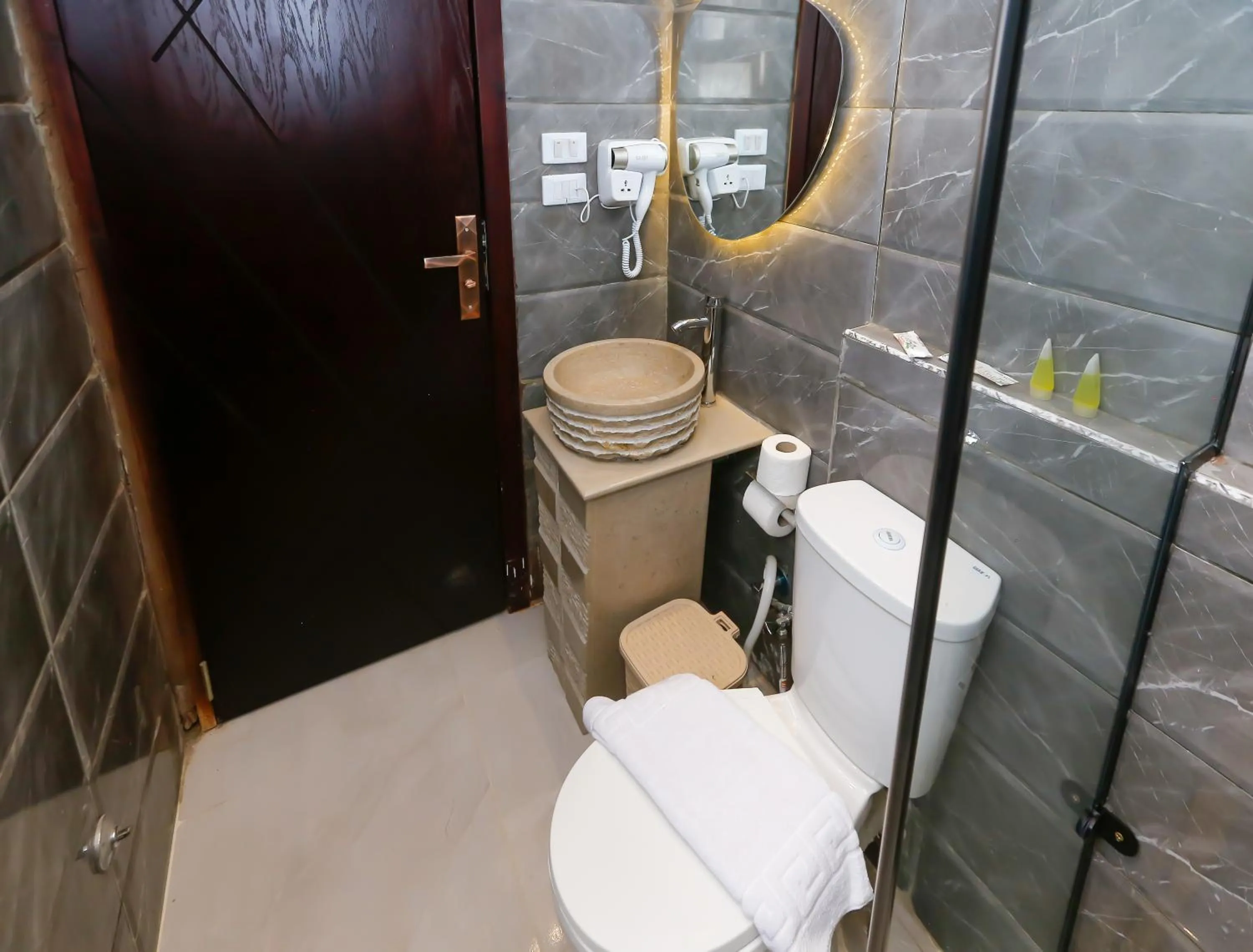 Bathroom in Crowne Pyramids View inn