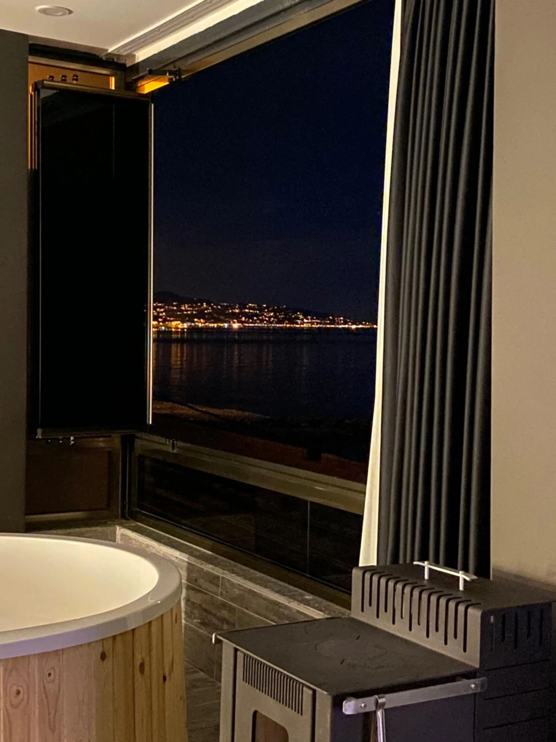 Night in Fenix loft