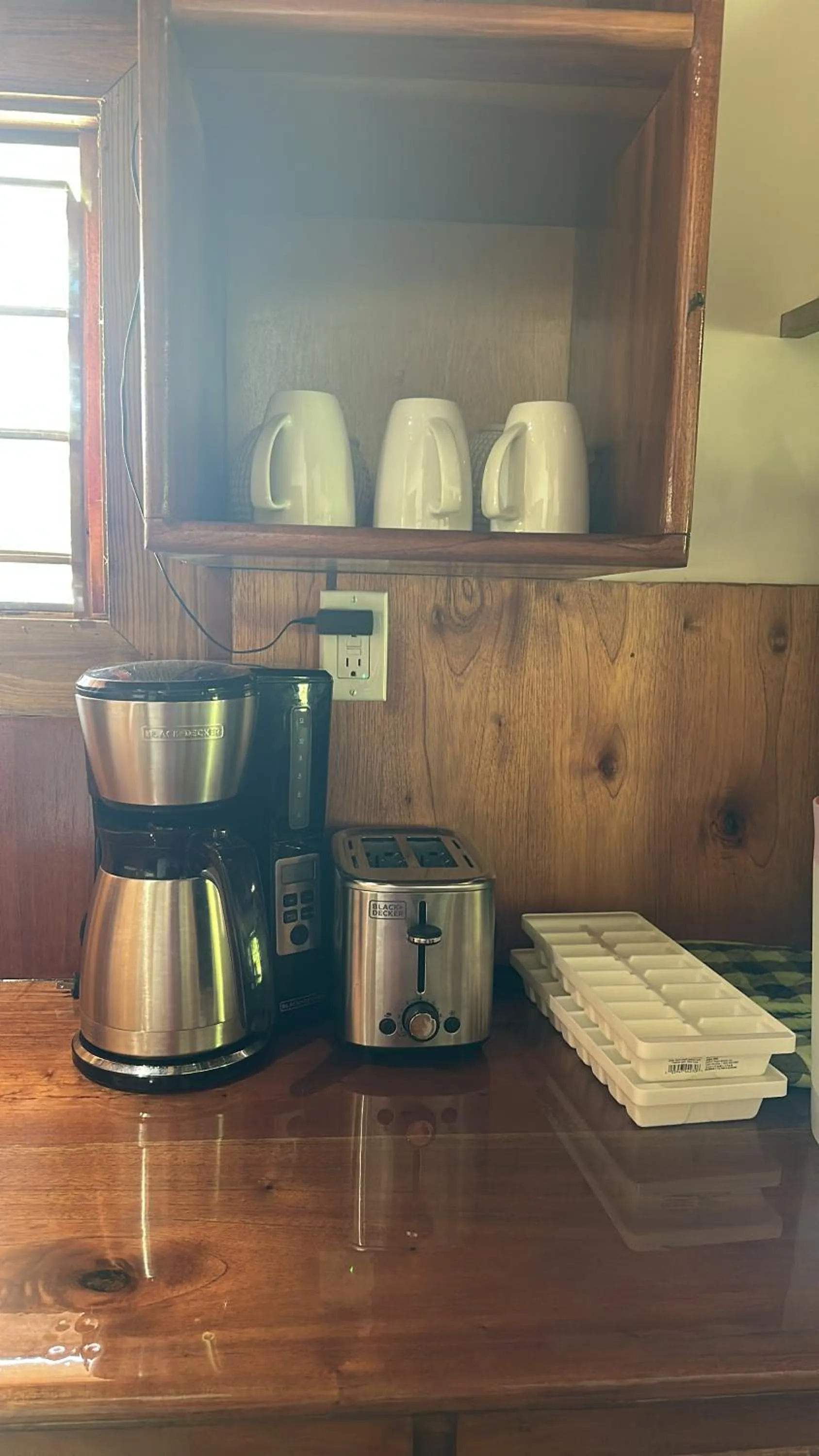 Coffee/tea facilities in Howler Landing Vacation Rental