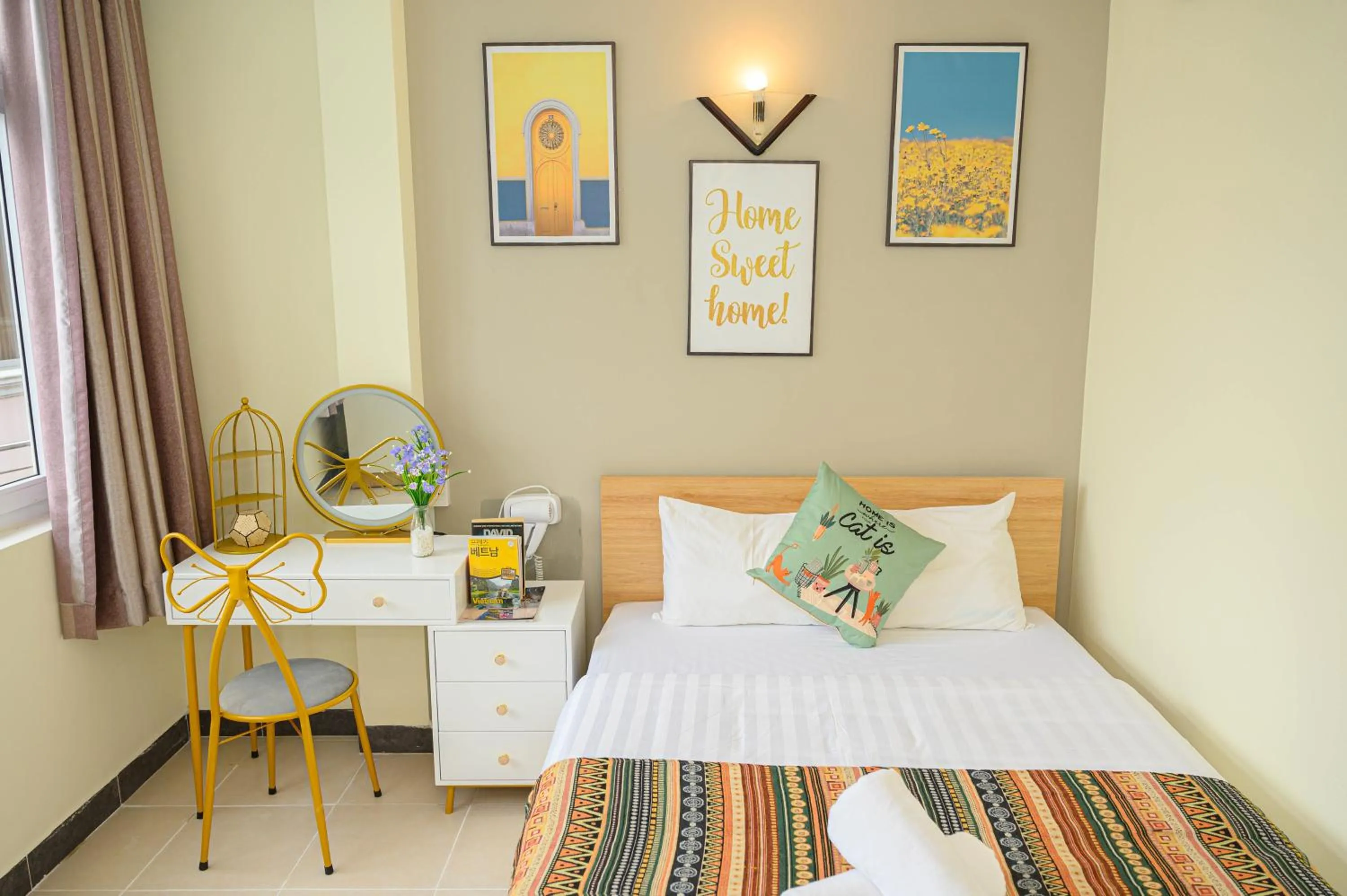 Shower, Bed in Jasmine Hotel