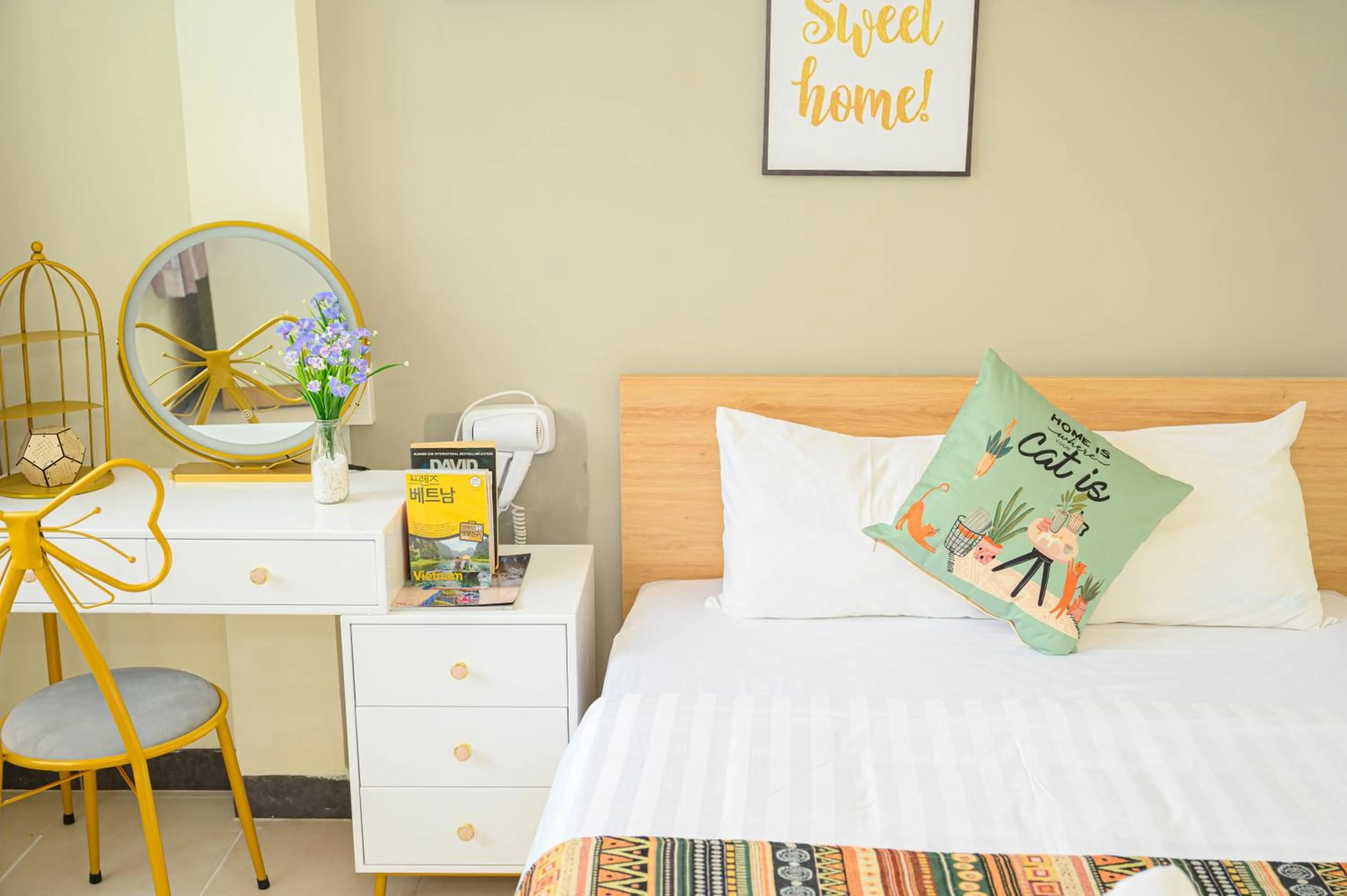 Shower, Bed in Jasmine Hotel