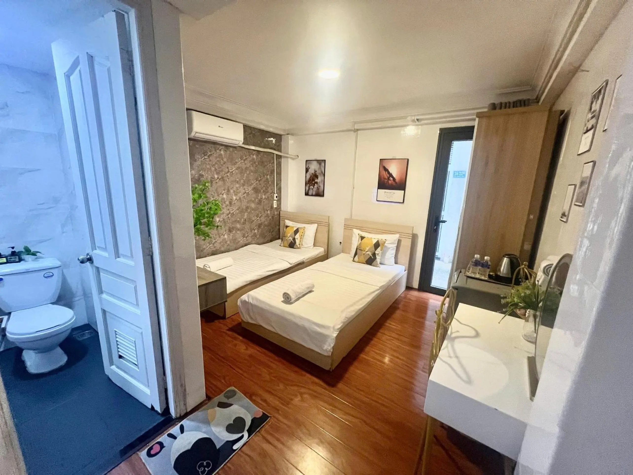 Toilet, Bed in Jasmine Hotel