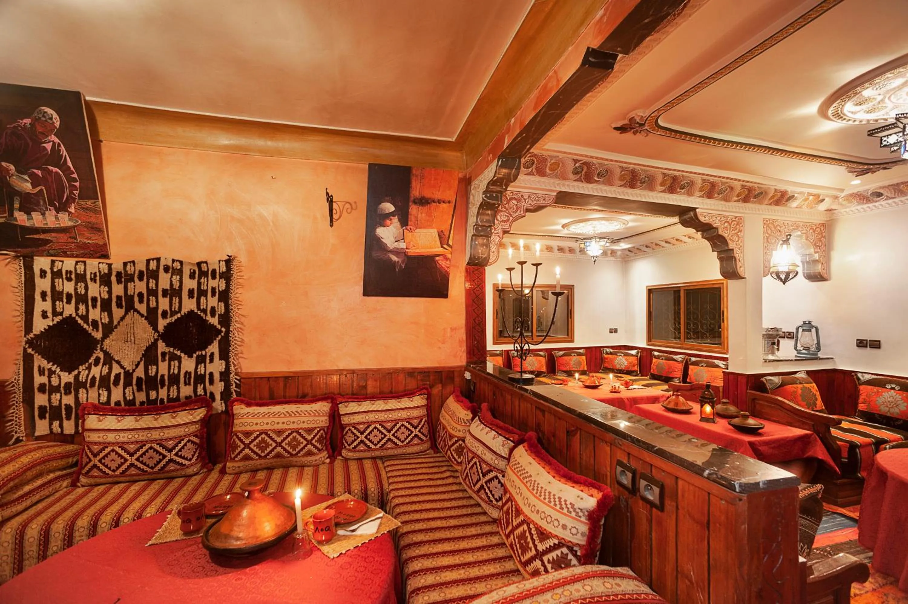 Restaurant/places to eat in Dar Adrar