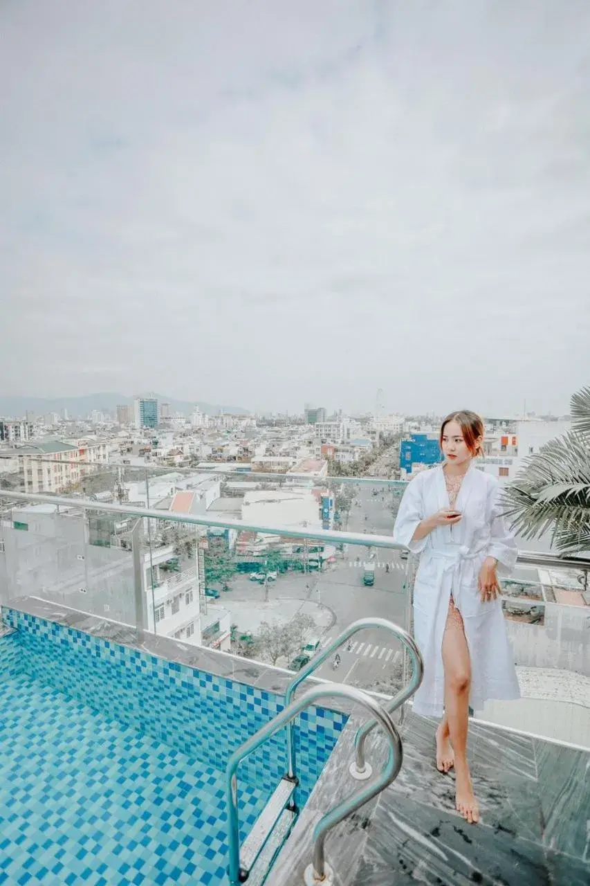 Swimming pool in Minh Quan Hotel - Da Nang Center By HOS Swimming pool in Minh Quan Hotel - Da Nang Center By HOS