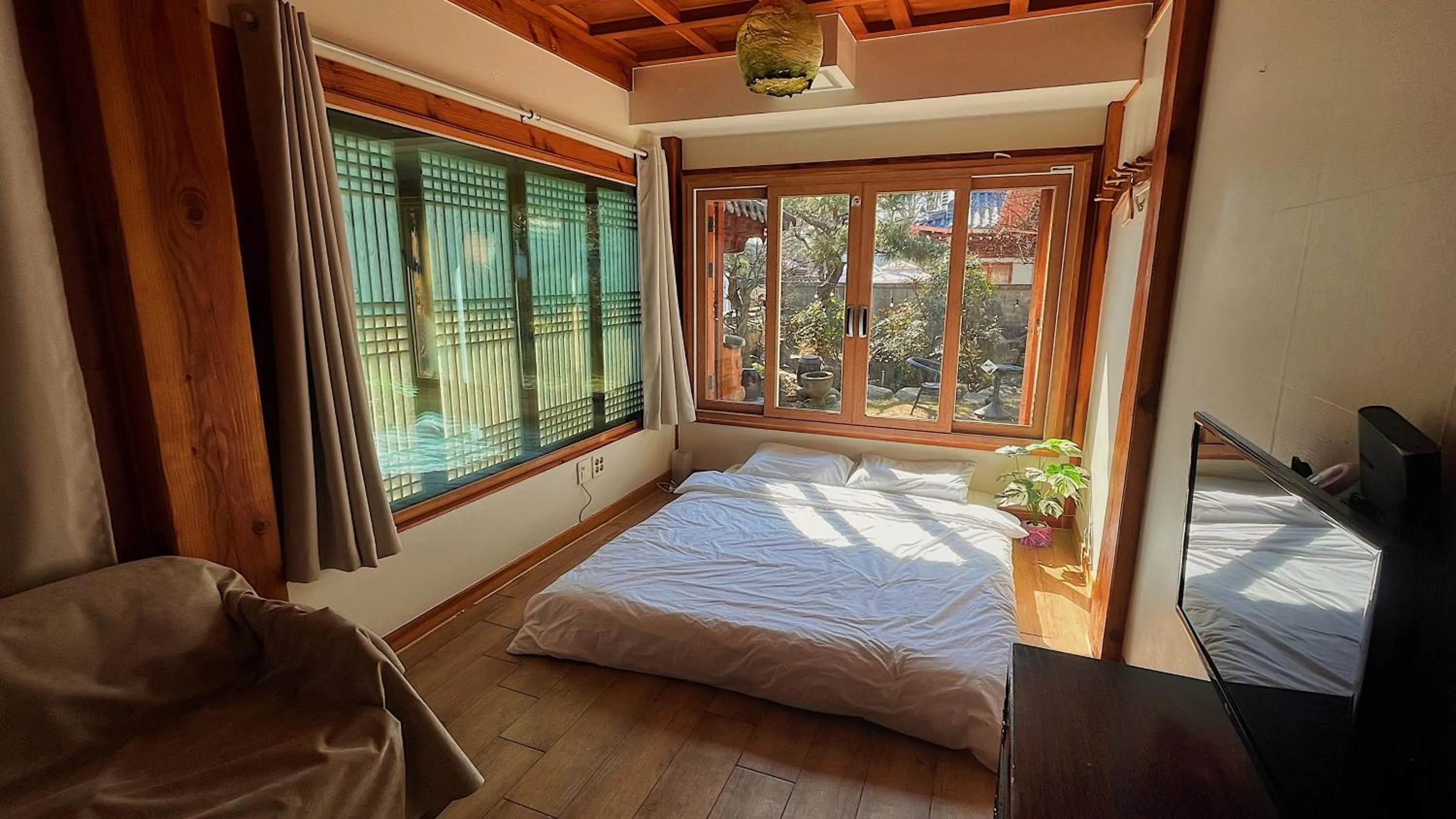 Queen Room - single occupancy in Hanok Hanji Gguljam