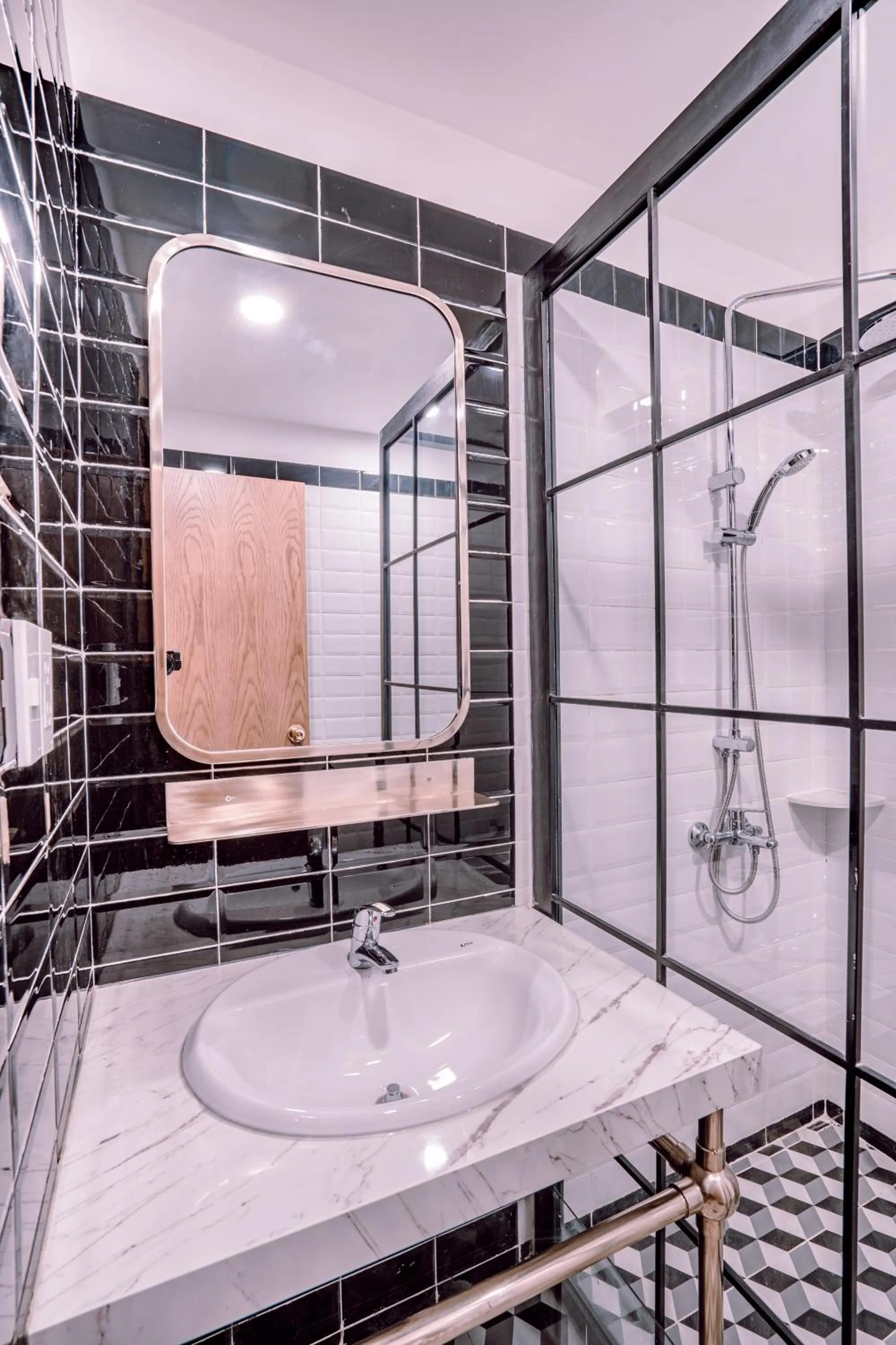 Shower in Mint Hotel Bui Vien Q1