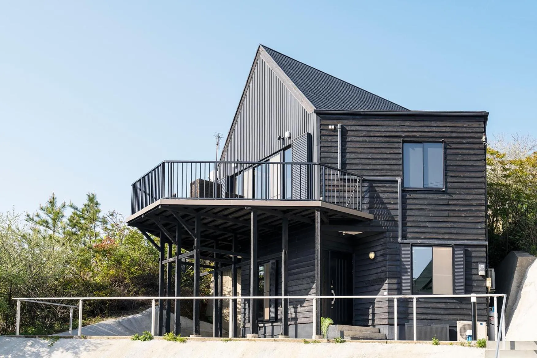 Property building in Goshikihama Villa