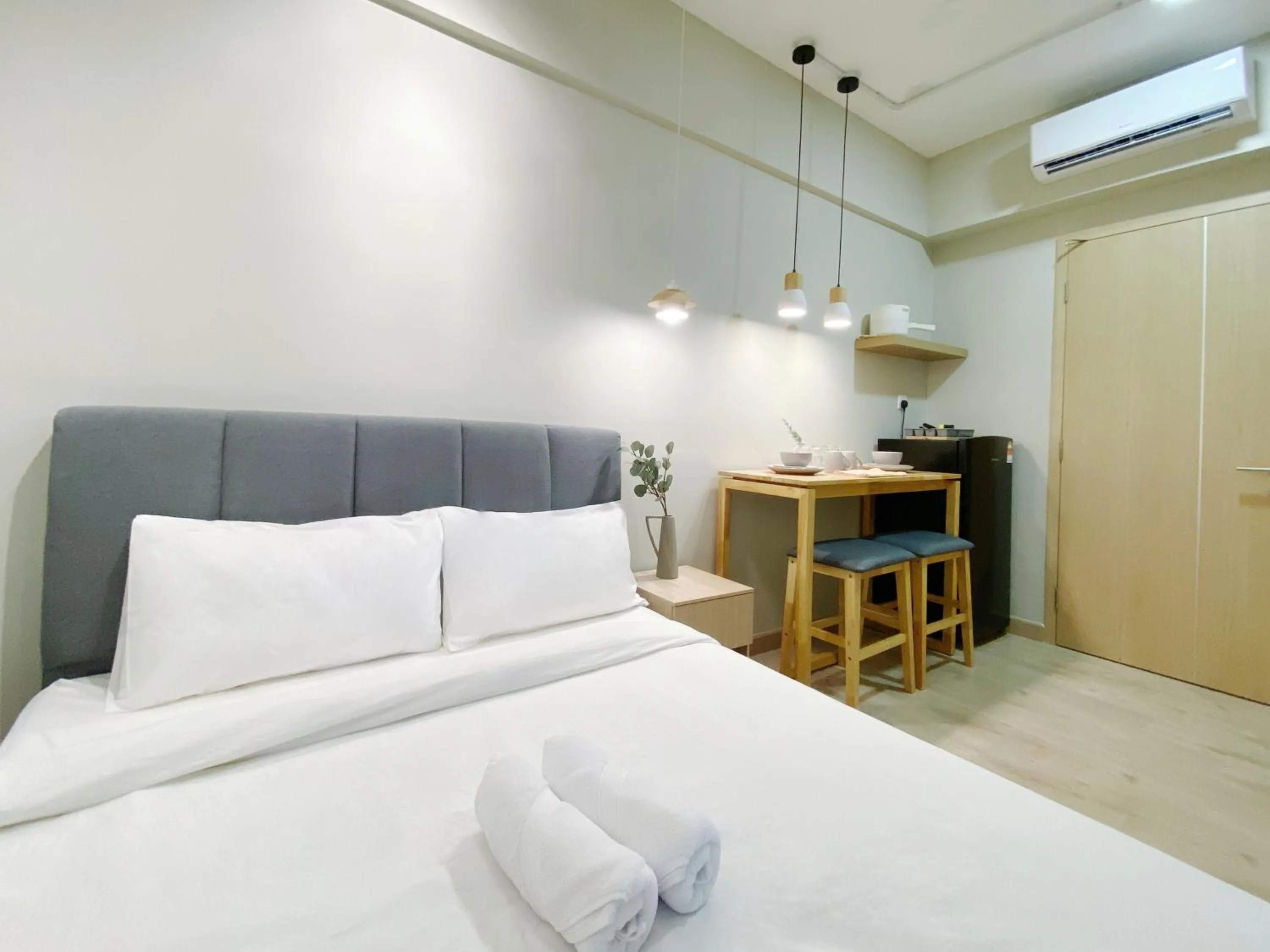 Photo of the whole room, Bed in The Colony By Infinitum By Awesomestay