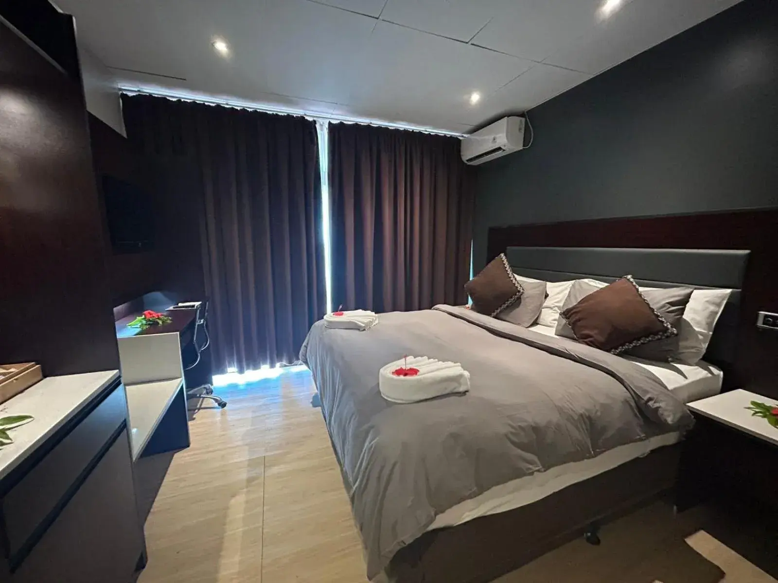 View (from property/room), Bed in Smugglers Cove Beach Resort & Hotel View (from property/room), Bed in Smugglers Cove Beach Resort & Hotel