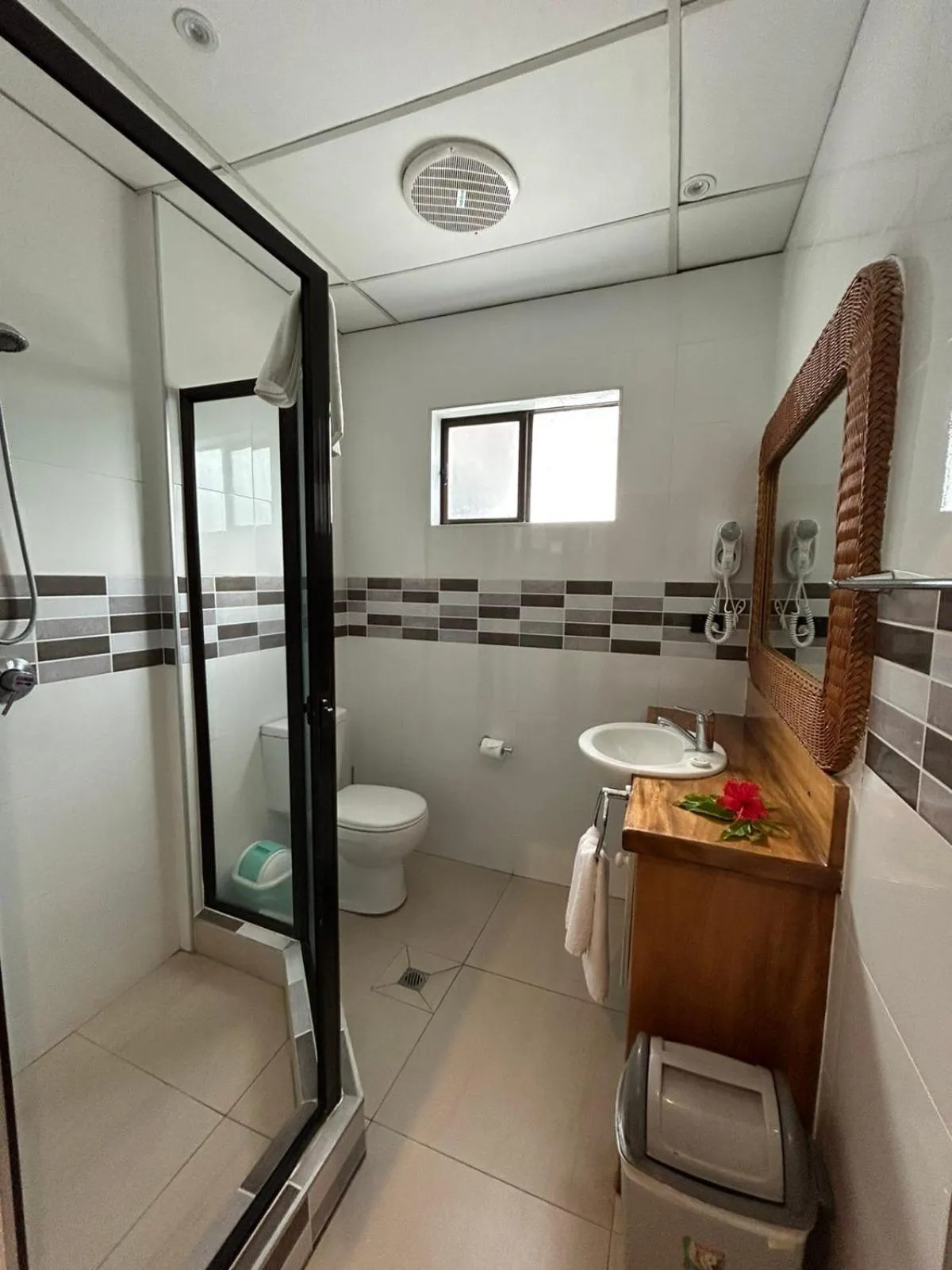 Bathroom in Smugglers Cove Beach Resort & Hotel