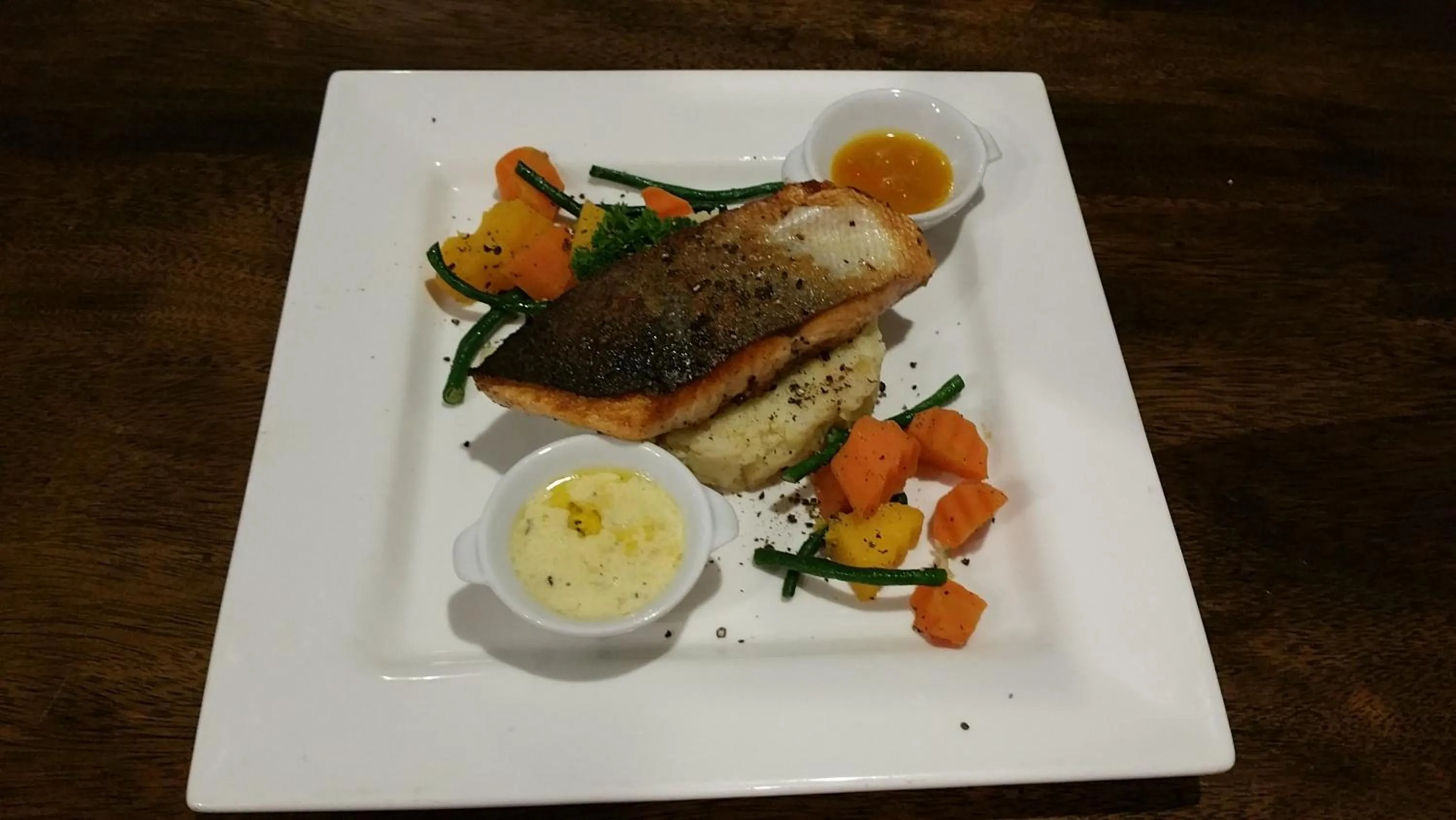 Food in Smugglers Cove Beach Resort & Hotel