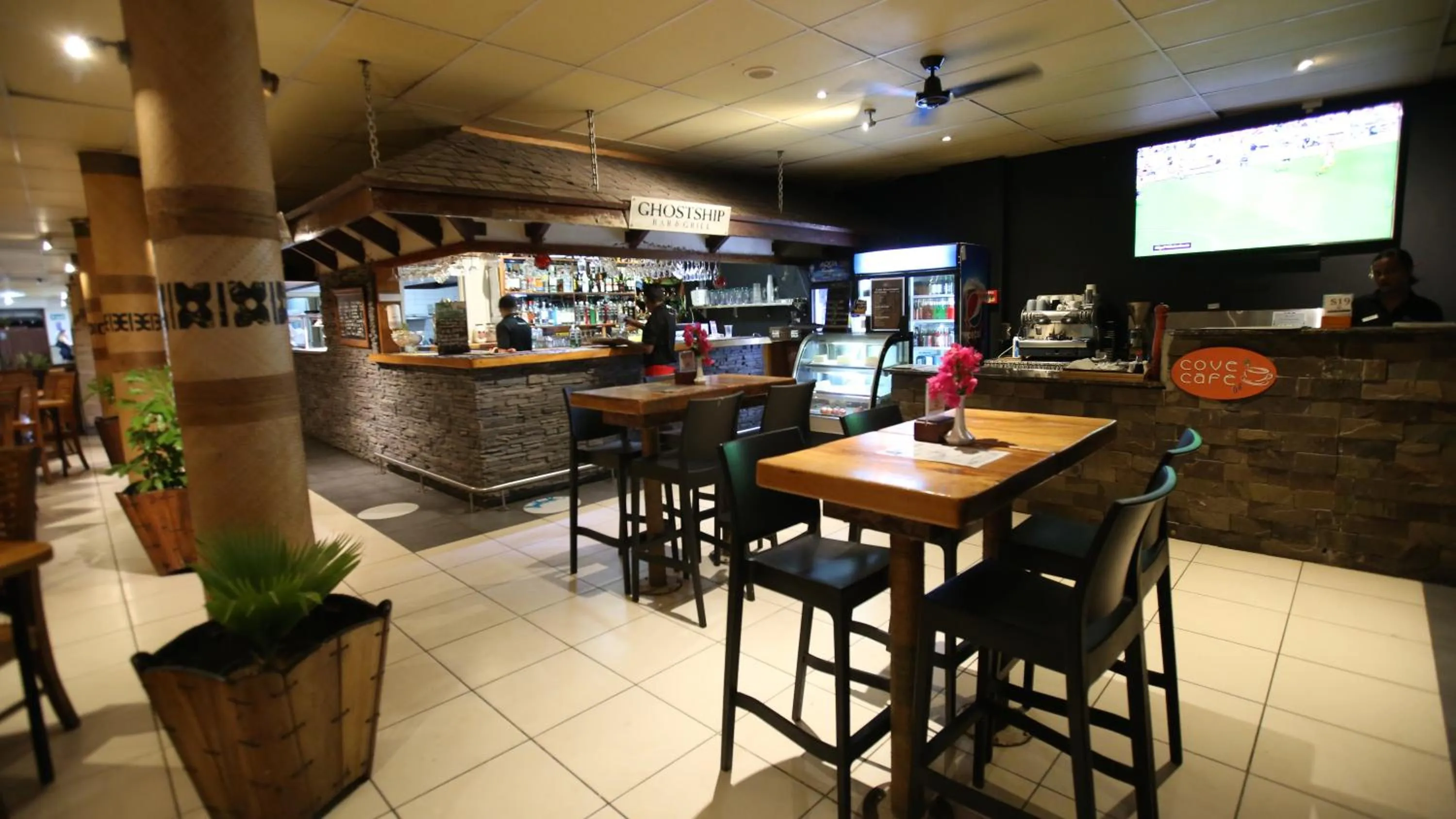 Lounge or bar in Smugglers Cove Beach Resort & Hotel