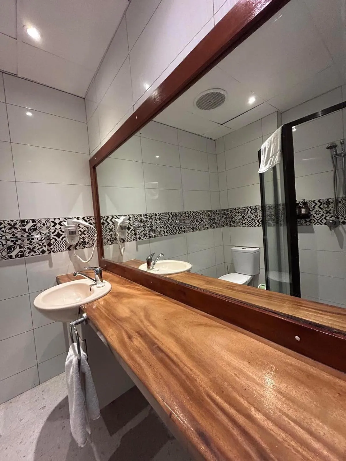 Bathroom in Smugglers Cove Beach Resort & Hotel