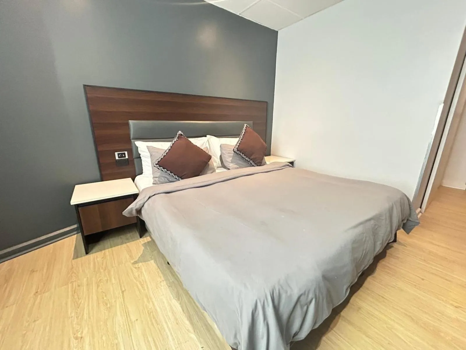 Bedroom, Bed in Smugglers Cove Beach Resort & Hotel