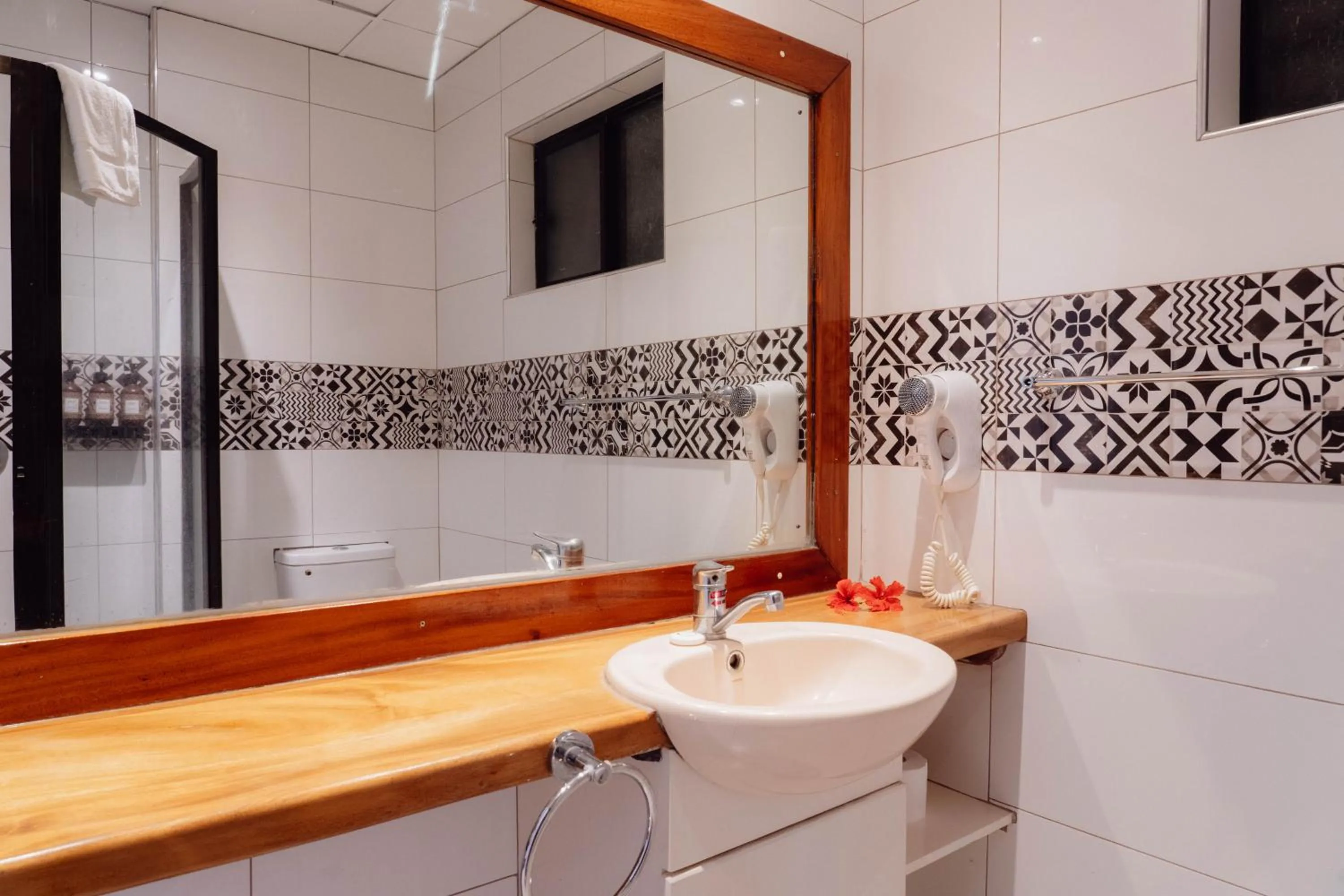 Bathroom in Smugglers Cove Beach Resort & Hotel