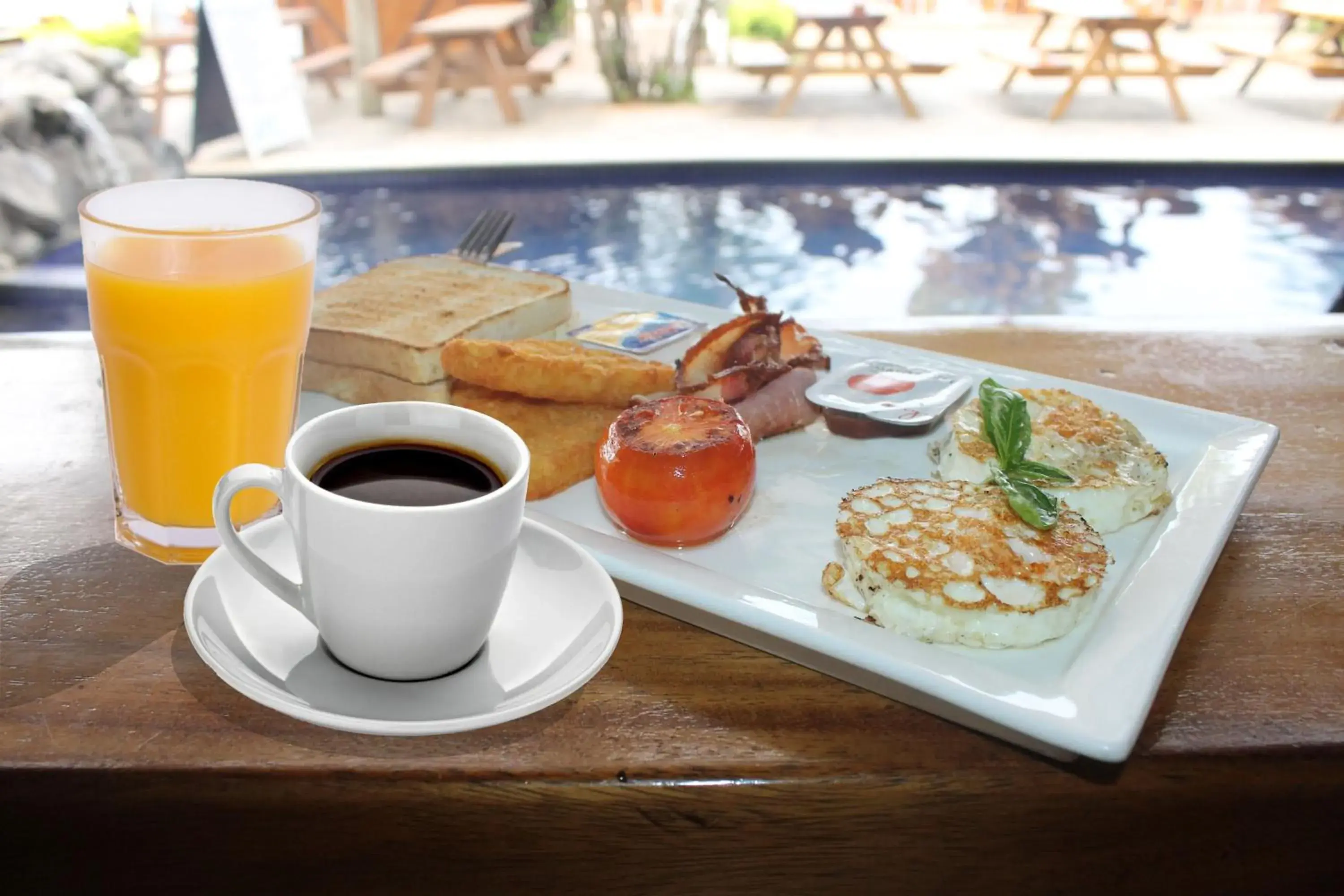 Food and drinks in Smugglers Cove Beach Resort & Hotel Food and drinks in Smugglers Cove Beach Resort & Hotel