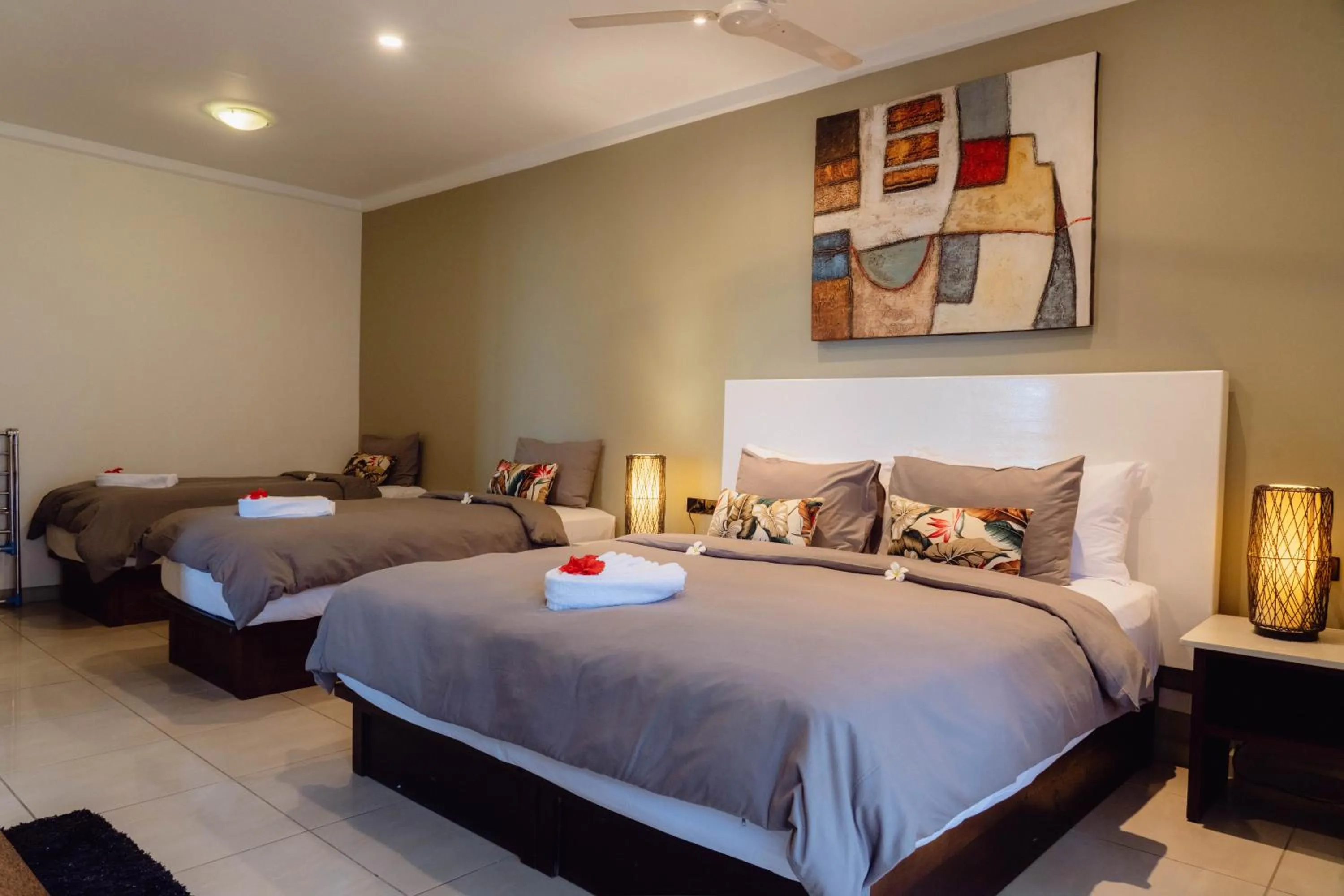 Bedroom, Bed in Smugglers Cove Beach Resort & Hotel