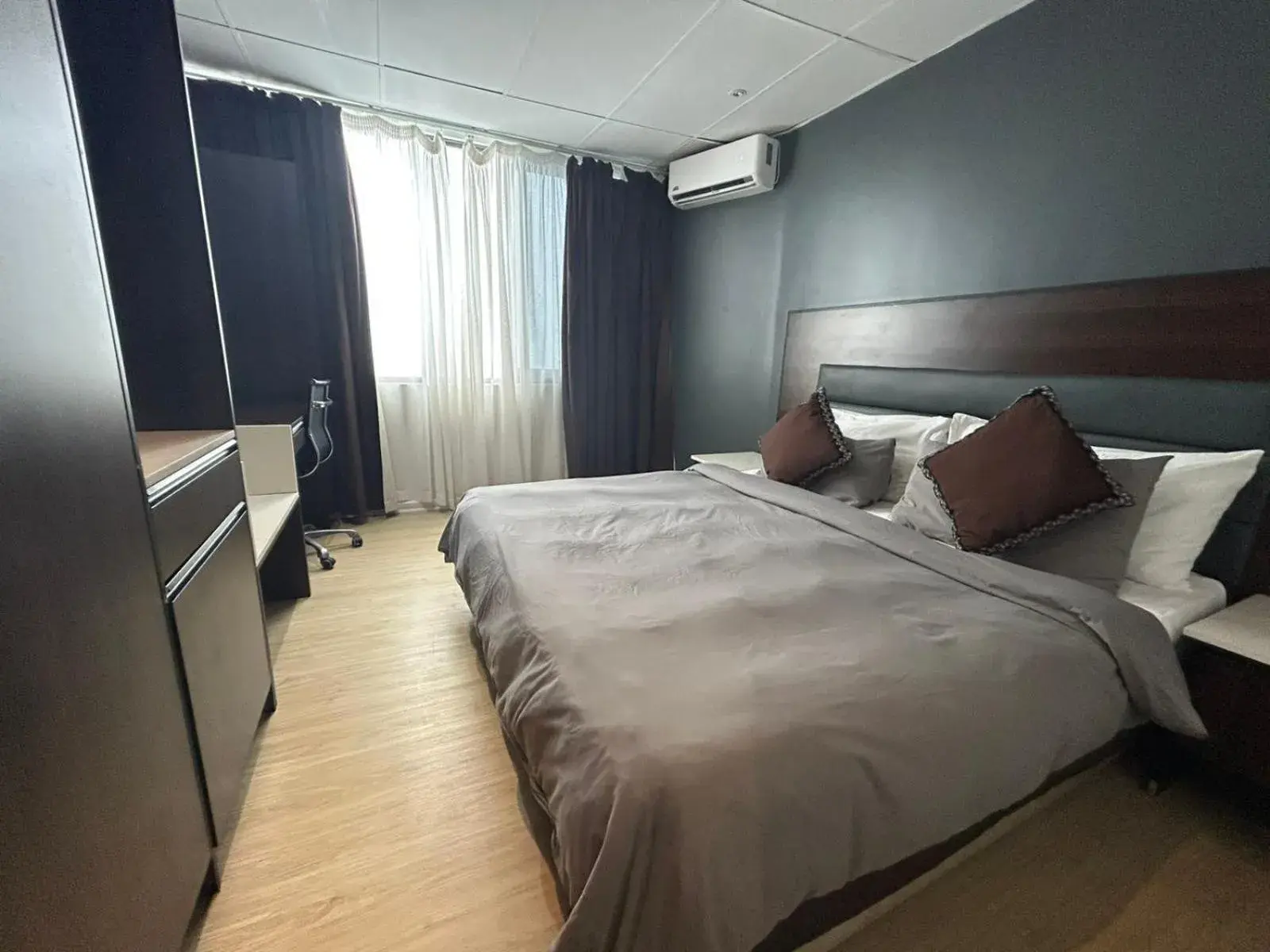 Bedroom, Bed in Smugglers Cove Beach Resort & Hotel Bedroom, Bed in Smugglers Cove Beach Resort & Hotel