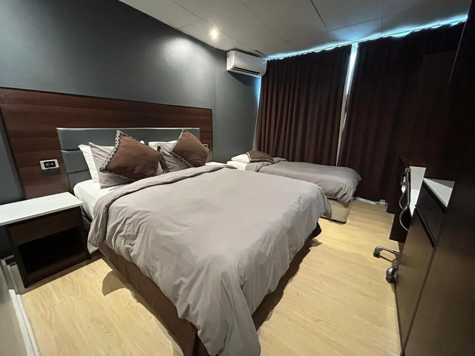 Bedroom, Bed in Smugglers Cove Beach Resort & Hotel Bedroom, Bed in Smugglers Cove Beach Resort & Hotel