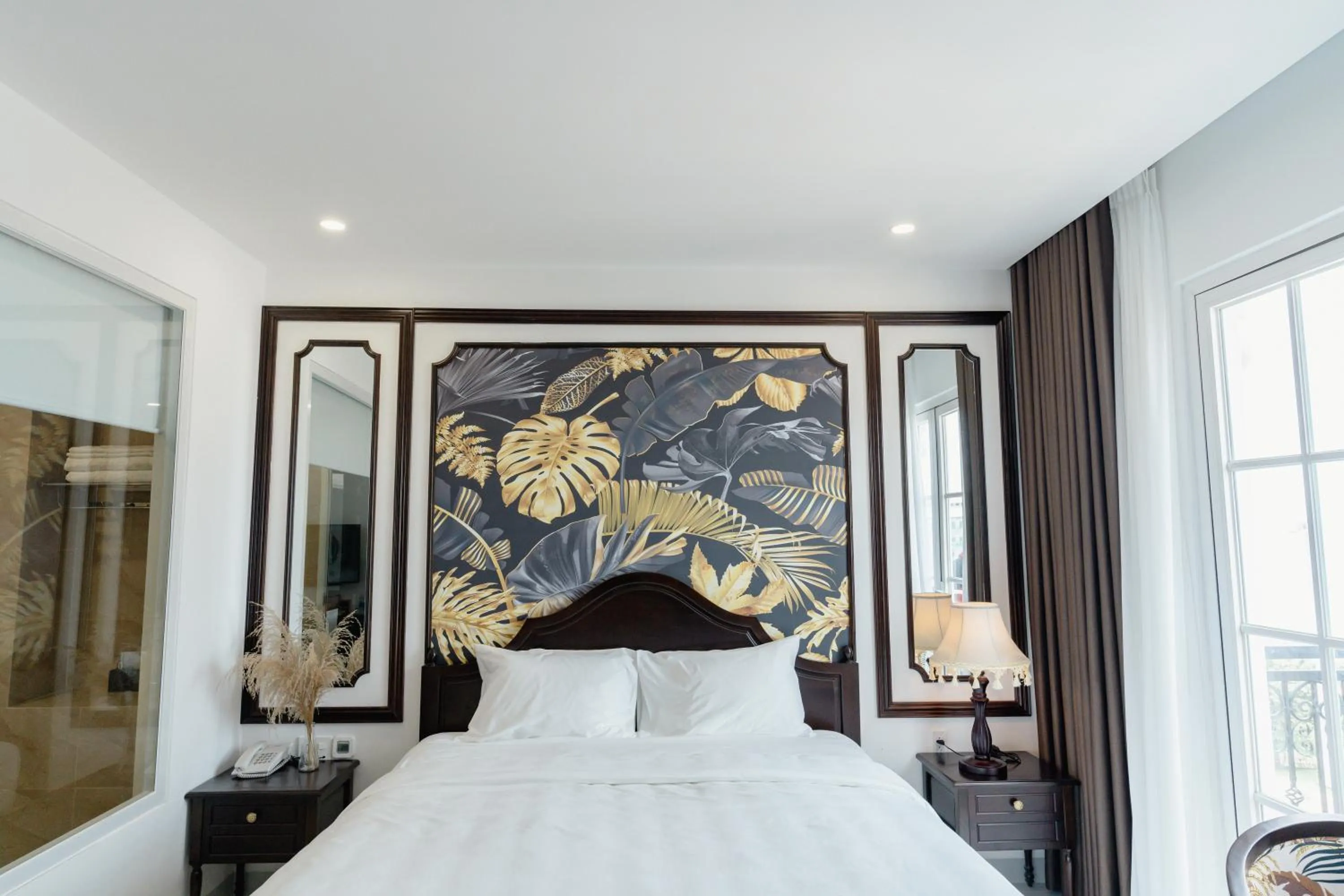 Bedroom, Bed in Khách sạn Royal Phú Quốc