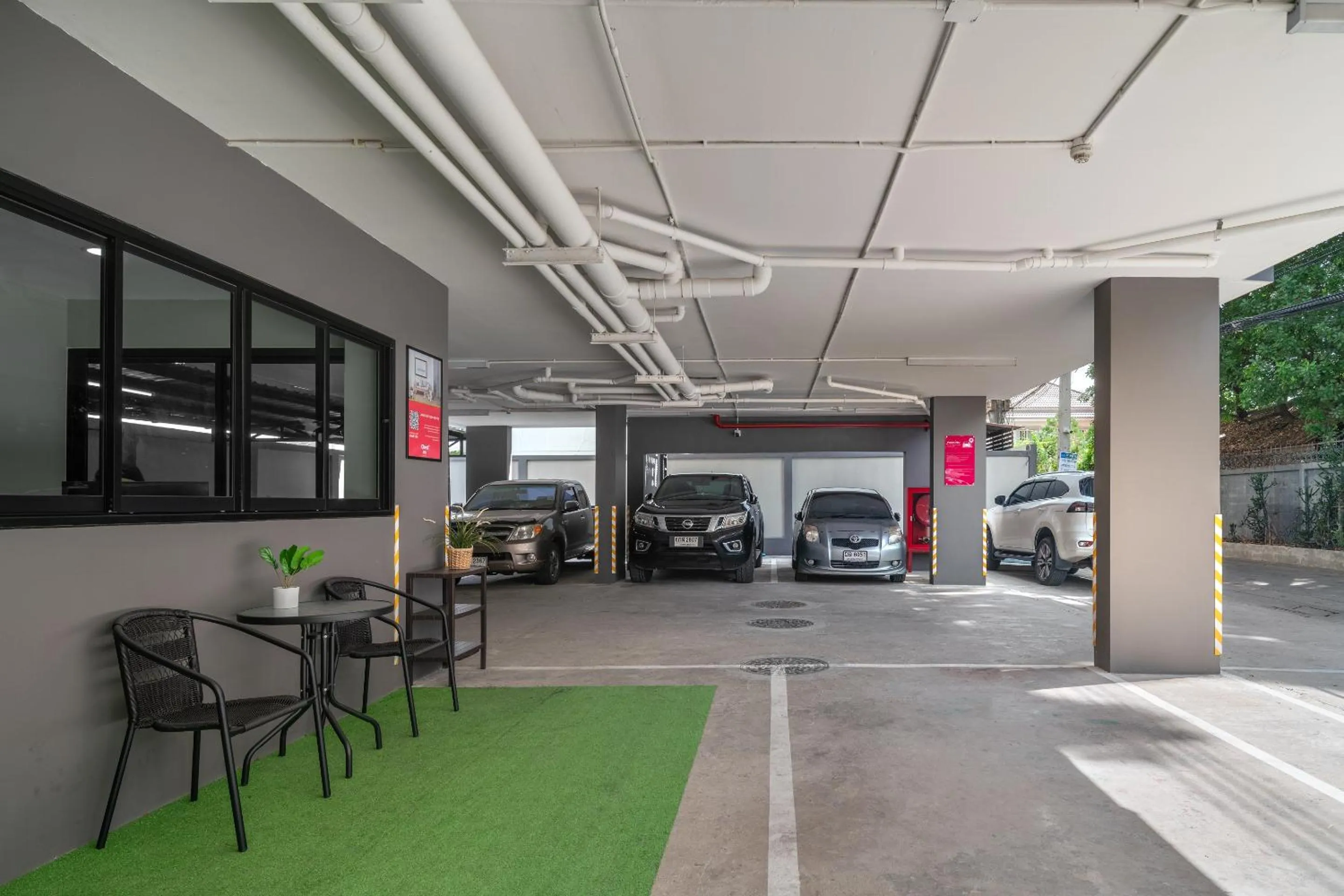 Seating area in iCheck inn Darisa Ngamwongwan