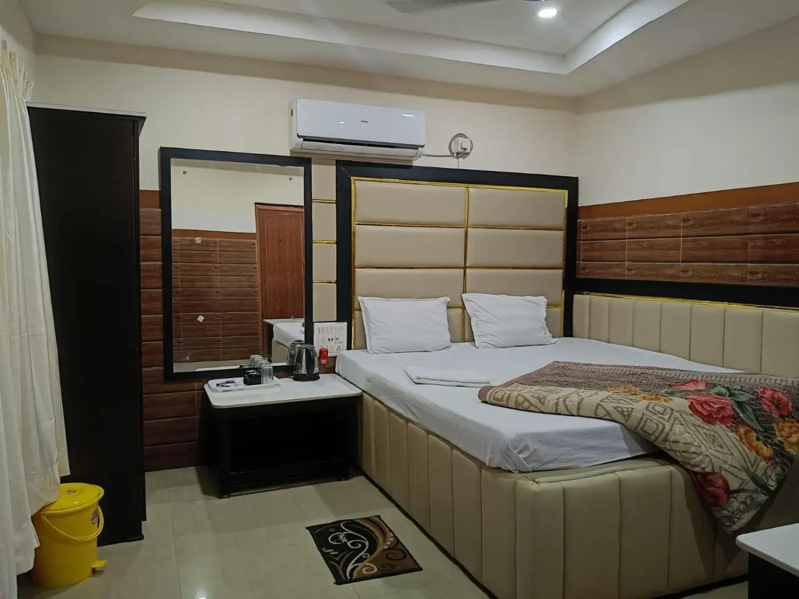 Deluxe Double Room (2 Adults + 1 Child) in Lake View Village Resort Deluxe Double Room (2 Adults + 1 Child) in Lake View Village Resort