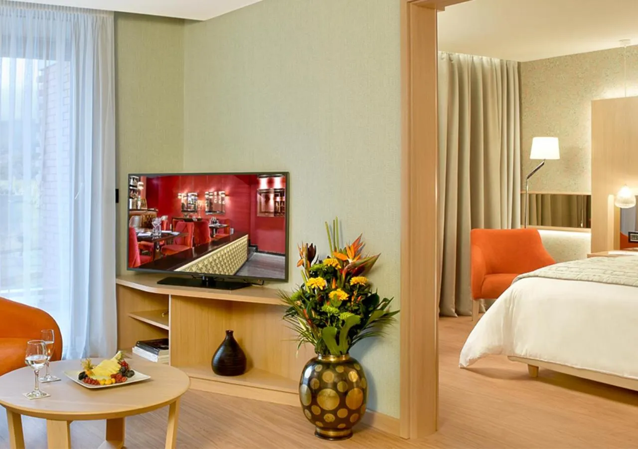 Living room, Bed in Maestral Resort & Casino