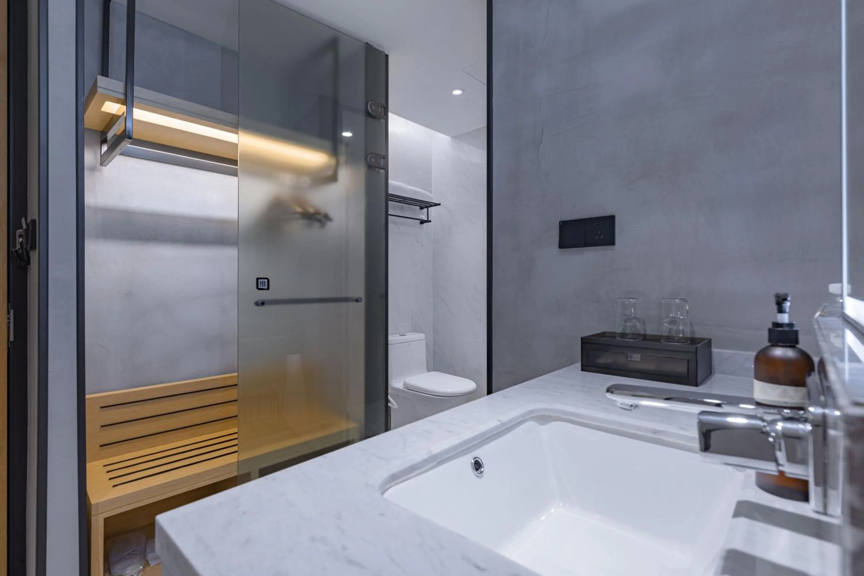 Shower, Bed in Tuke China Hotel -Wenzhou South Bus Terminal