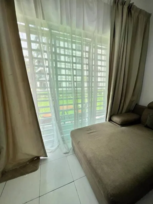 Bed in Lily King (modern and comfy)