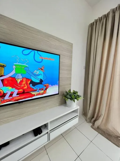 Lily King (modern and comfy)