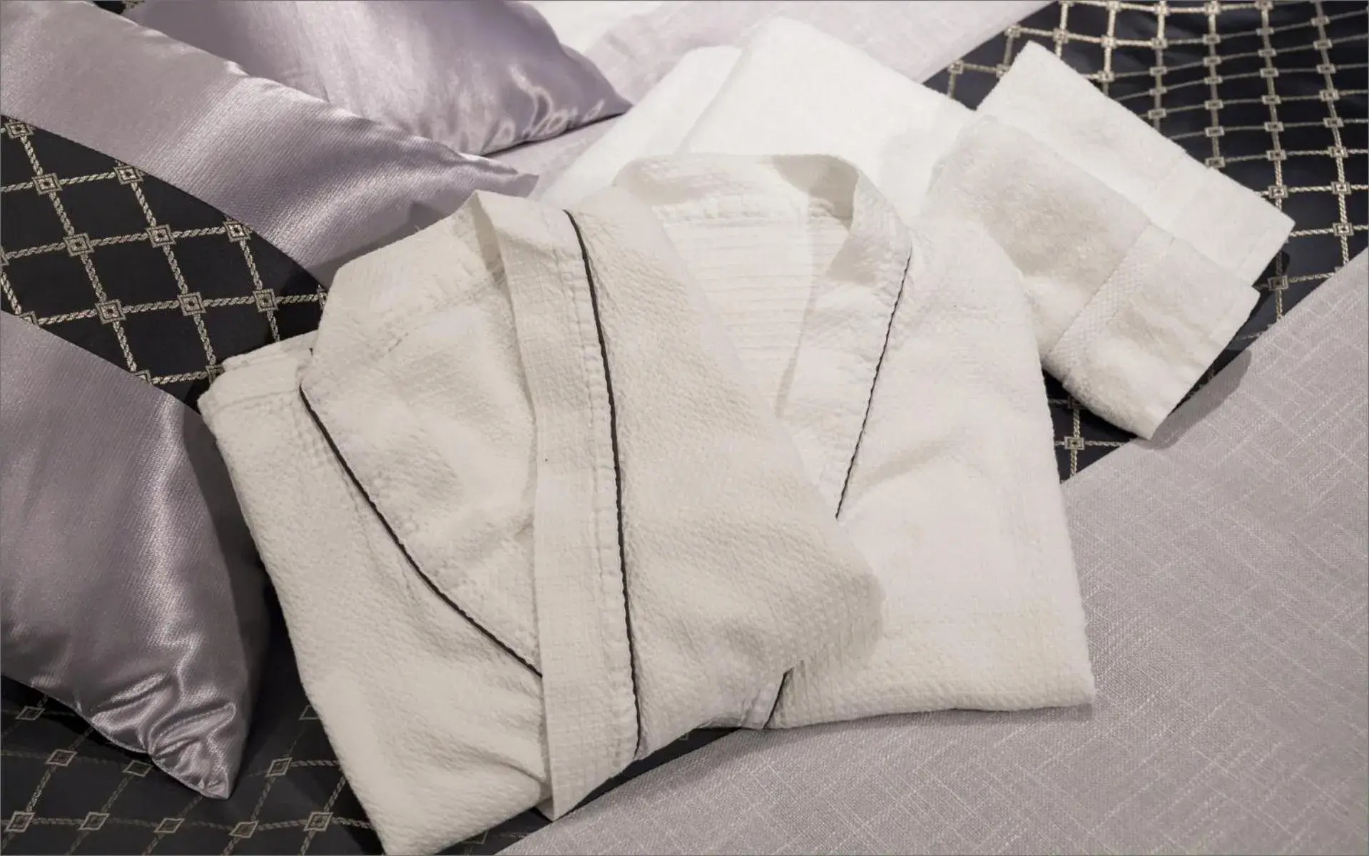 Bed in HOTEL KABUKI Bed in HOTEL KABUKI