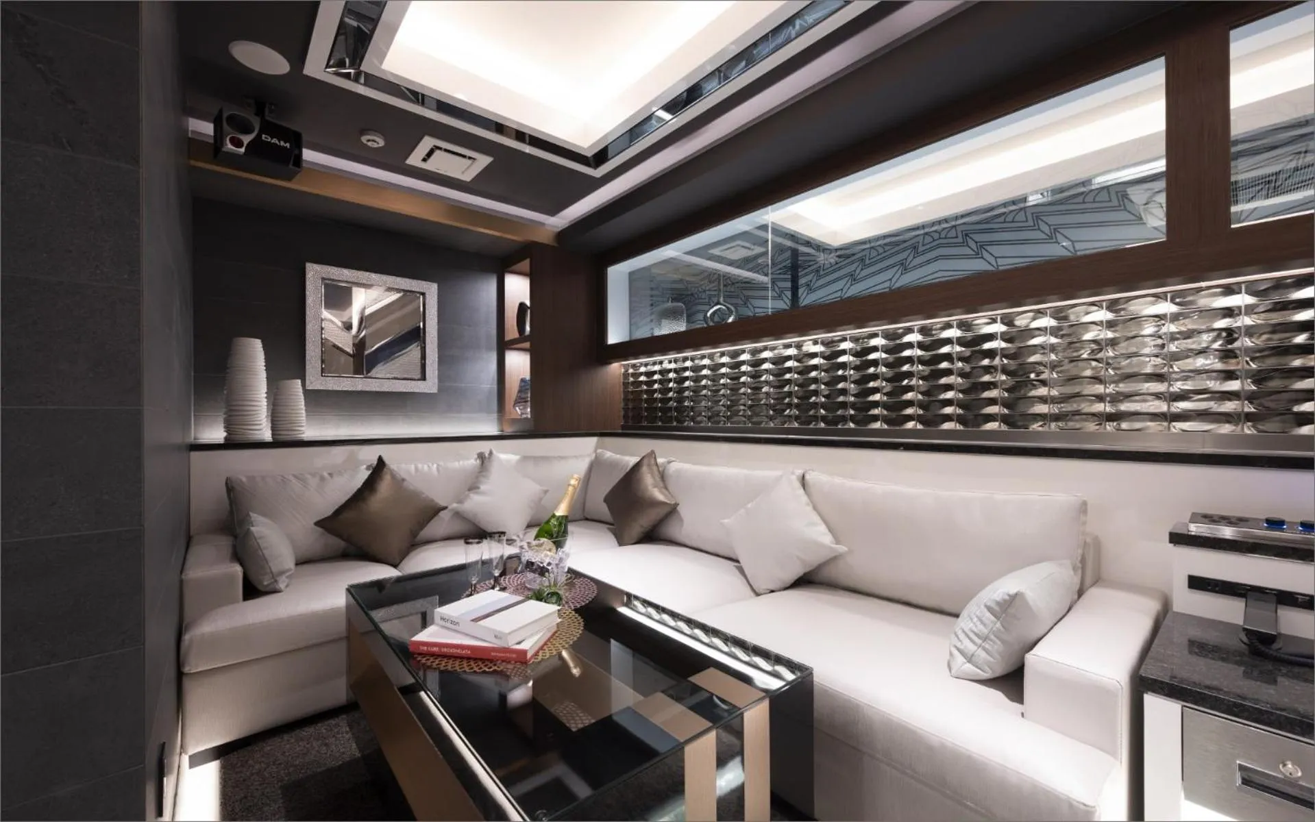 Seating area in HOTEL KABUKI