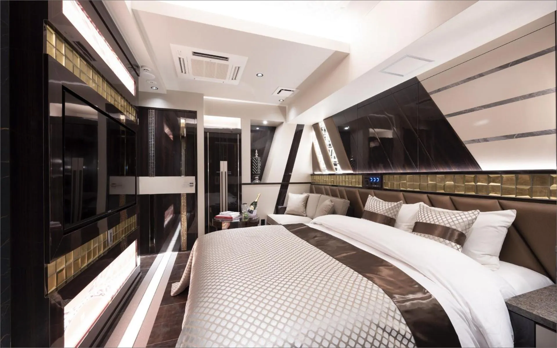 Photo of the whole room, Bed in HOTEL KABUKI