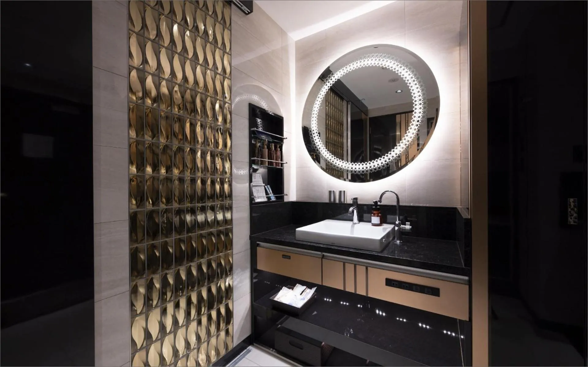 Bathroom in HOTEL KABUKI