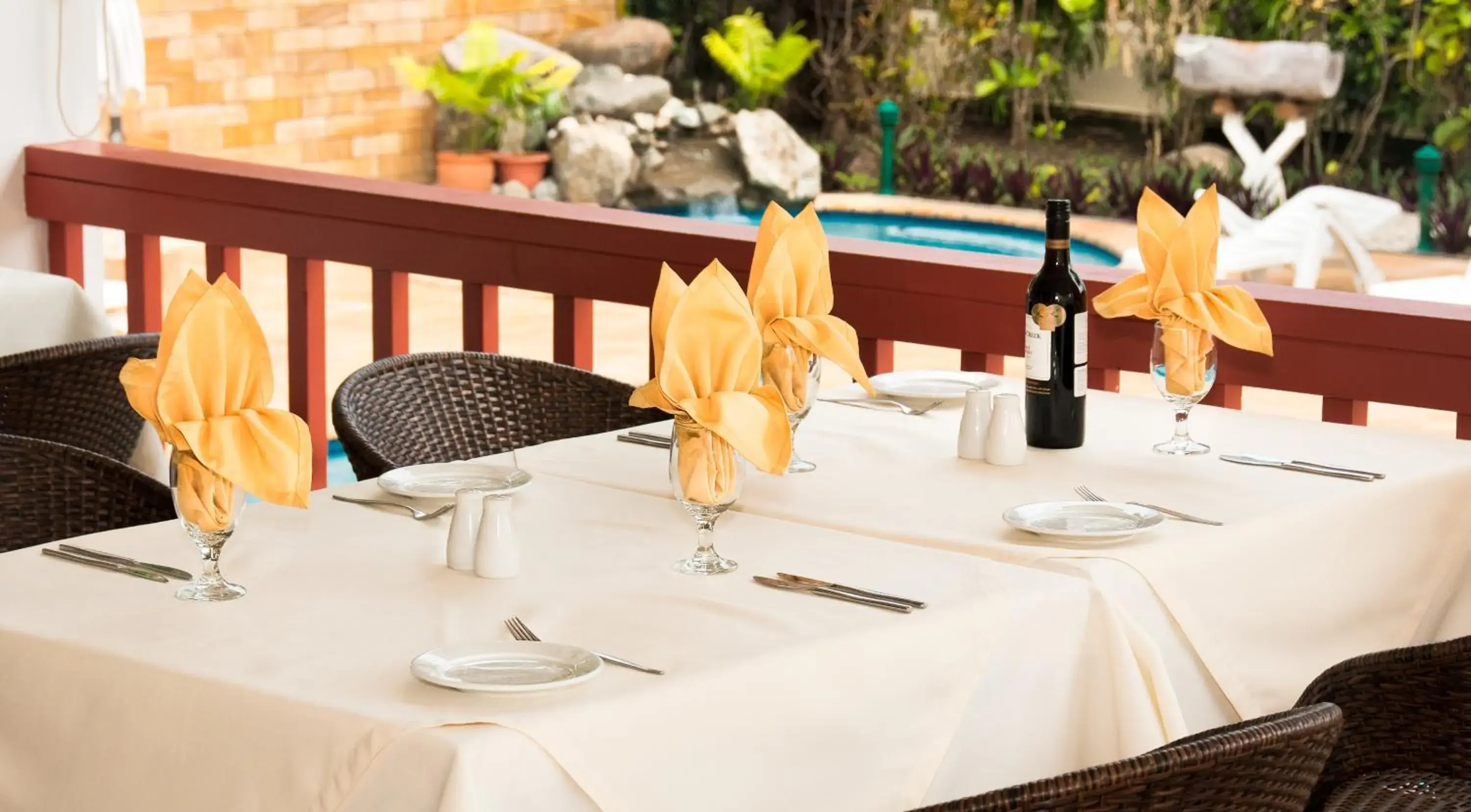 Restaurant/places to eat in Bedarra Beach Inn Restaurant/places to eat in Bedarra Beach Inn