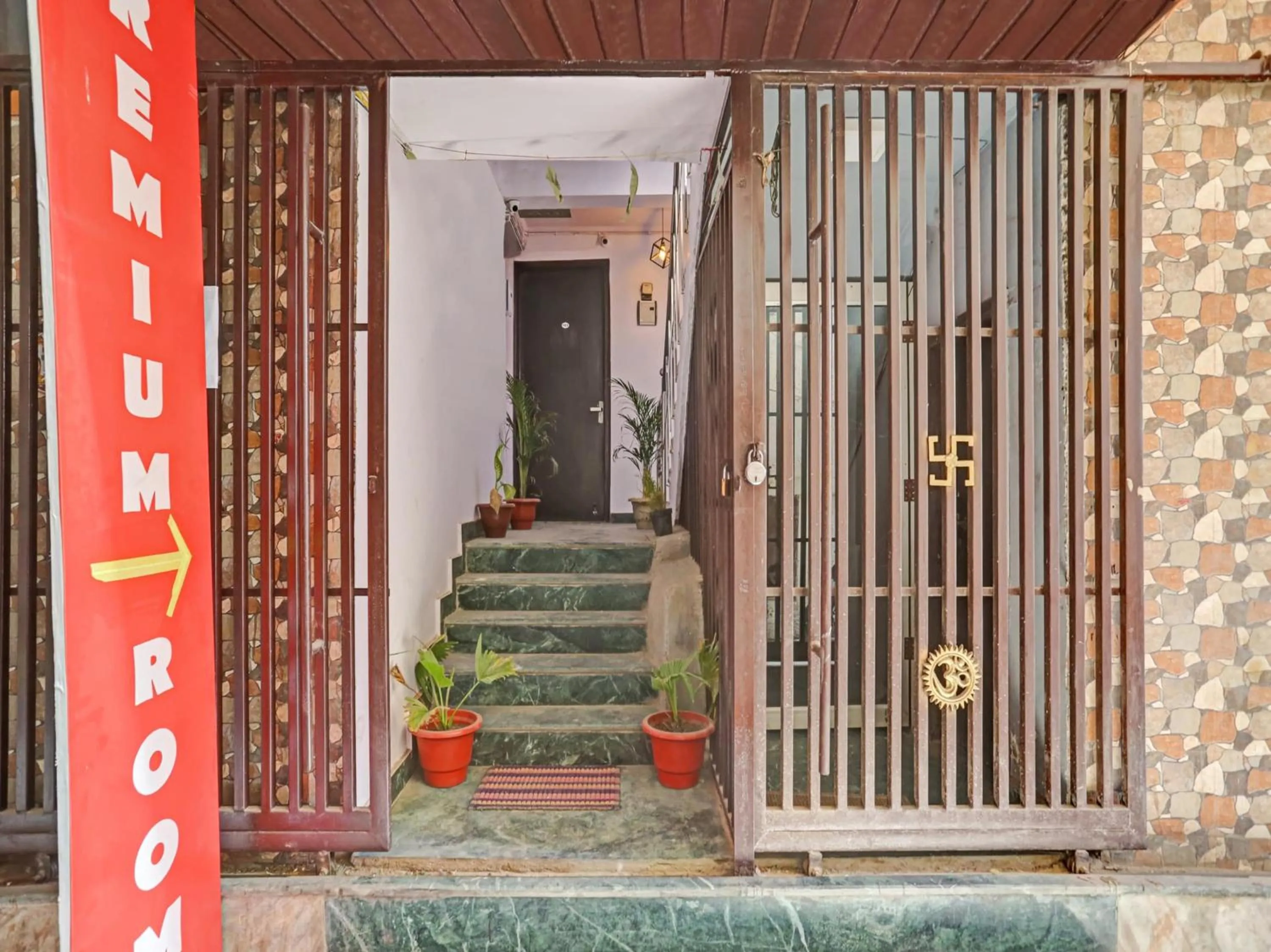 Facade/entrance in Hotel O Premium Rooms