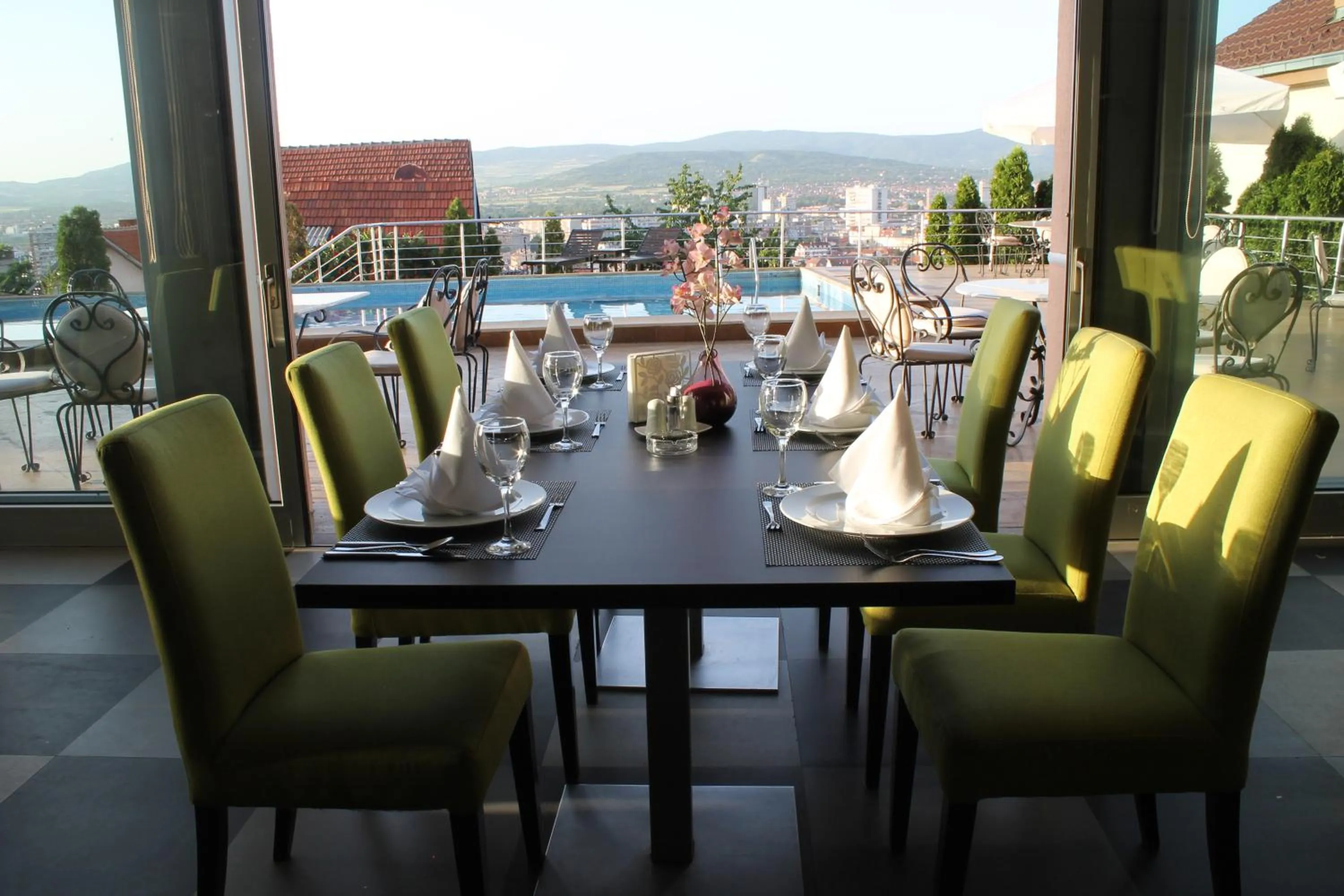 Restaurant/places to eat in Hotel Marica