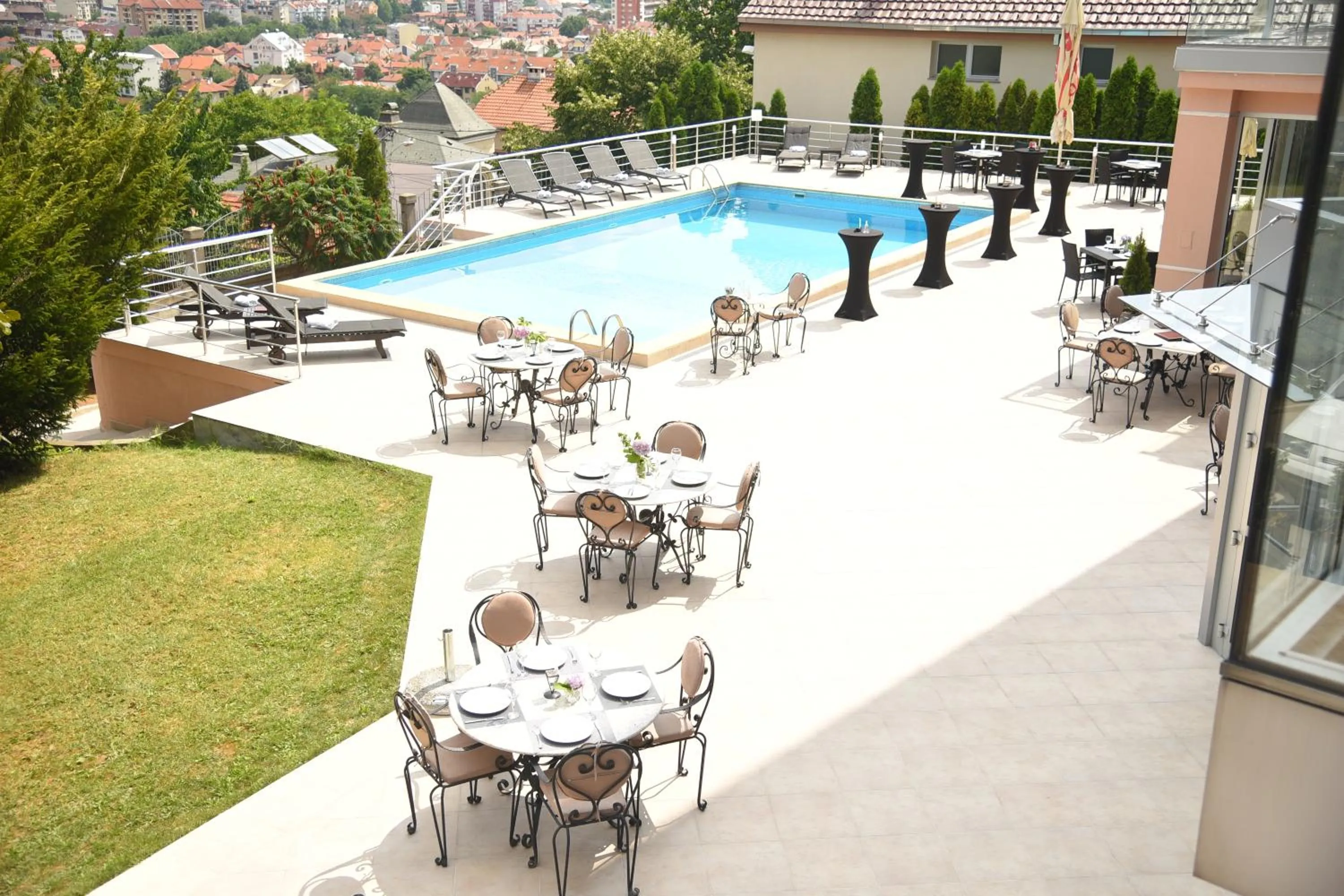 Restaurant/places to eat in Hotel Marica