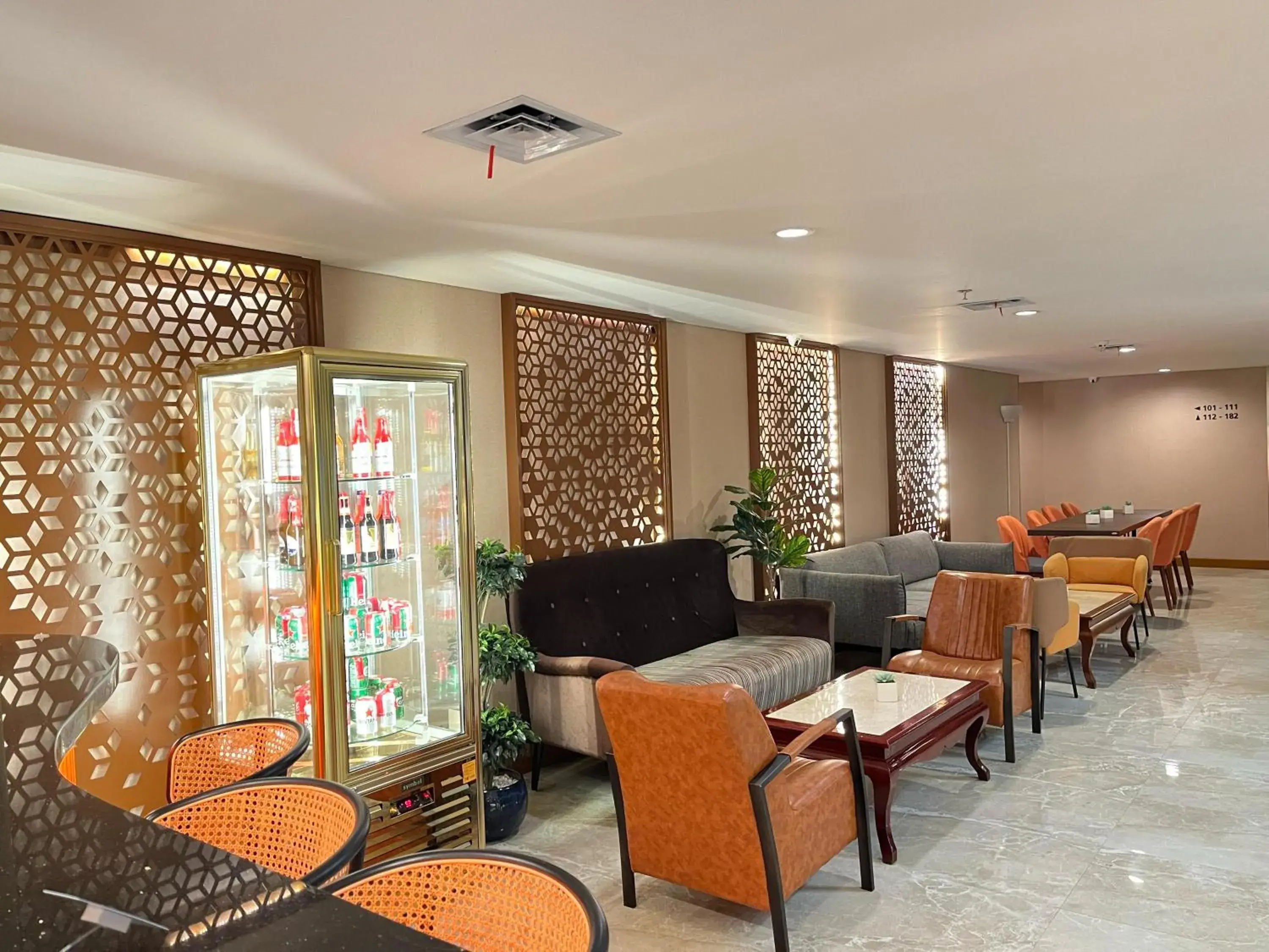 Lounge or bar in d'primahotel Airport Jakarta Terminal 3 Wellness Center Lounge or bar in d'primahotel Airport Jakarta Terminal 3 Wellness Center