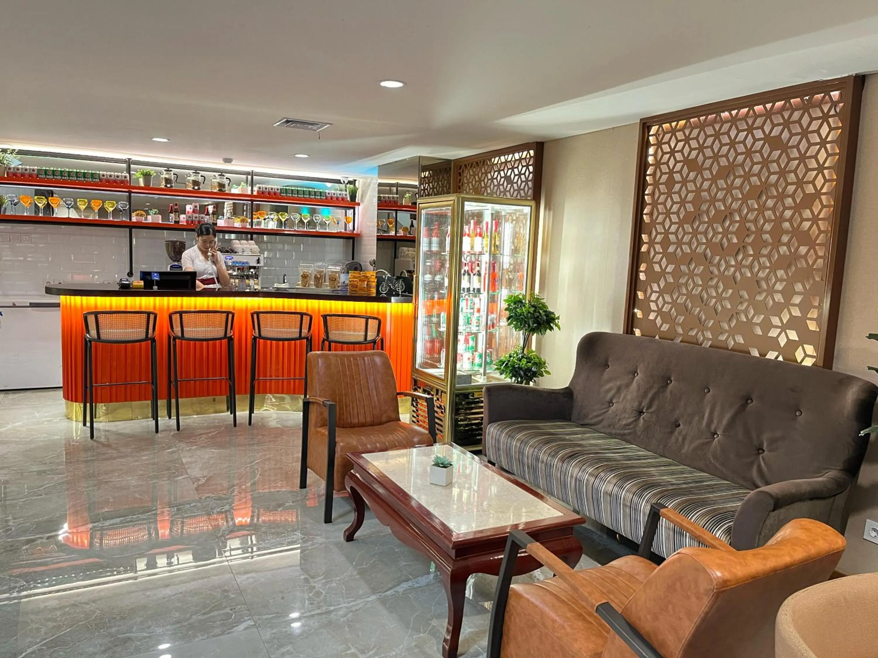 Lounge or bar in d'primahotel Airport Jakarta Terminal 3 Wellness Center