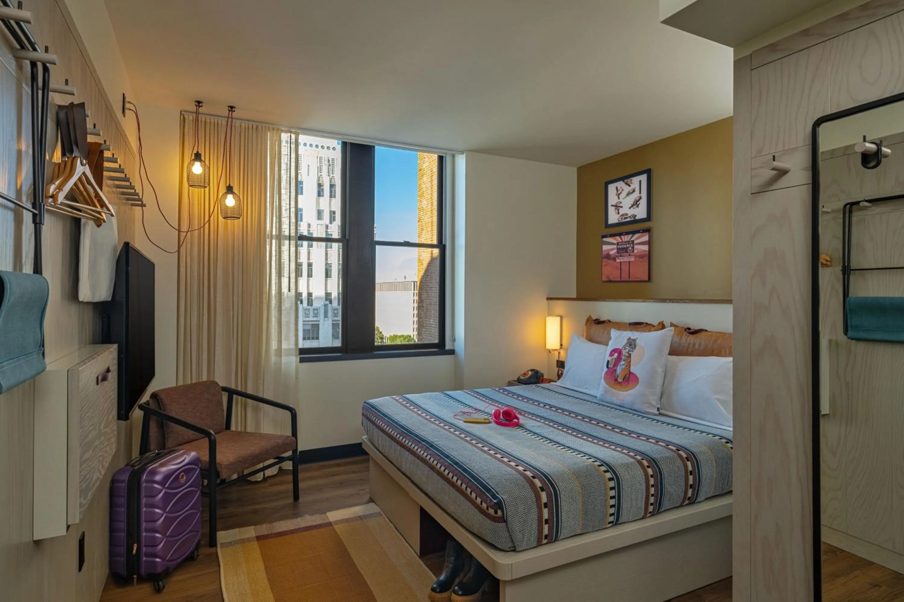 Photo of the whole room, Bed in Moxy Phoenix Downtown