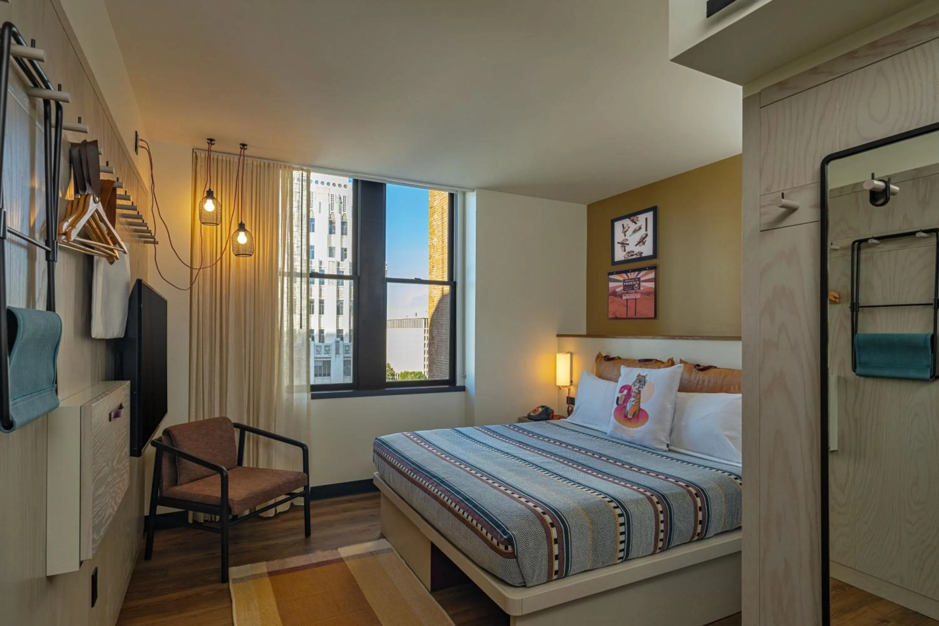 Photo of the whole room, Bed in Moxy Phoenix Downtown