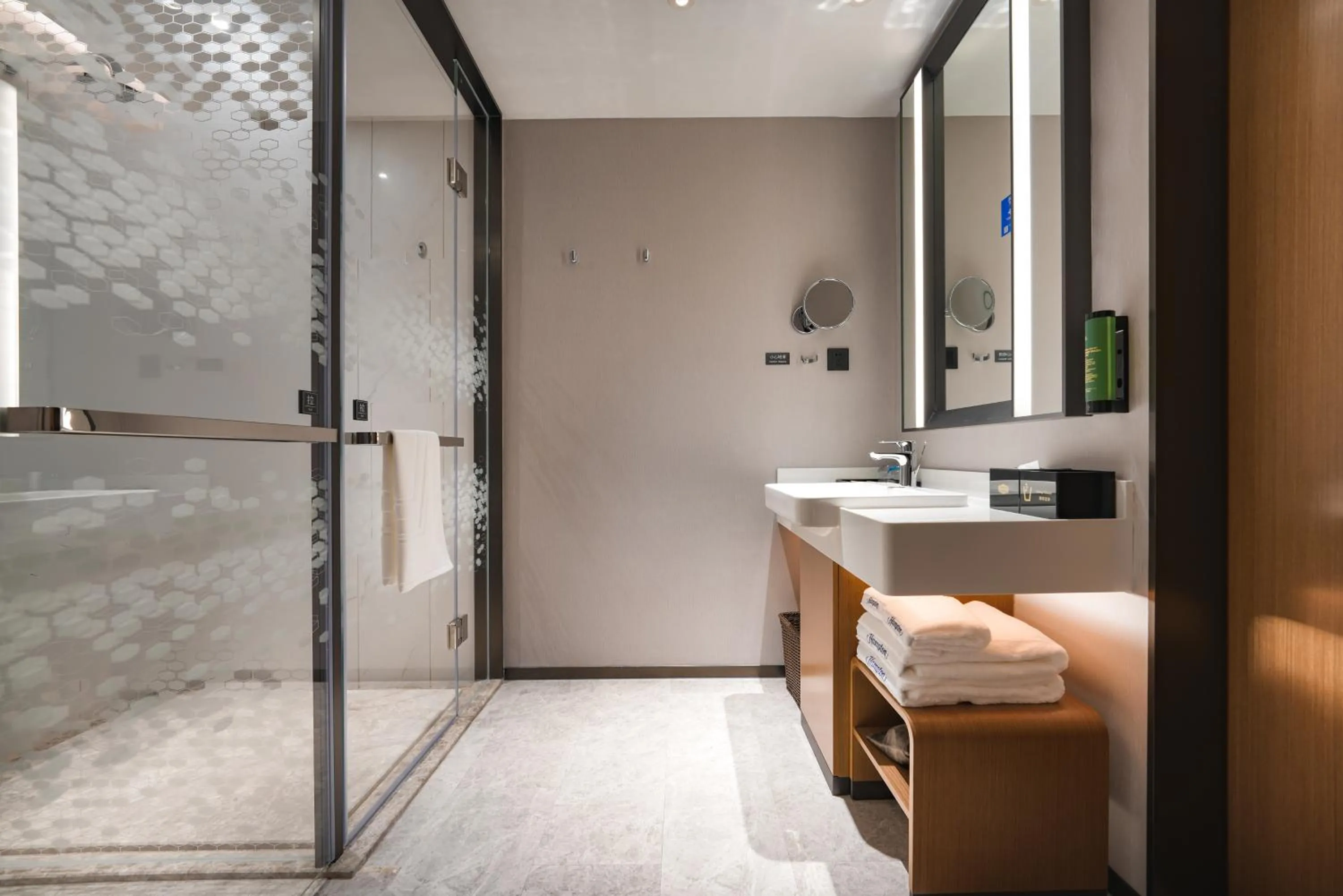 Shower in Hampton by Hilton Shenzhen Yuanshan